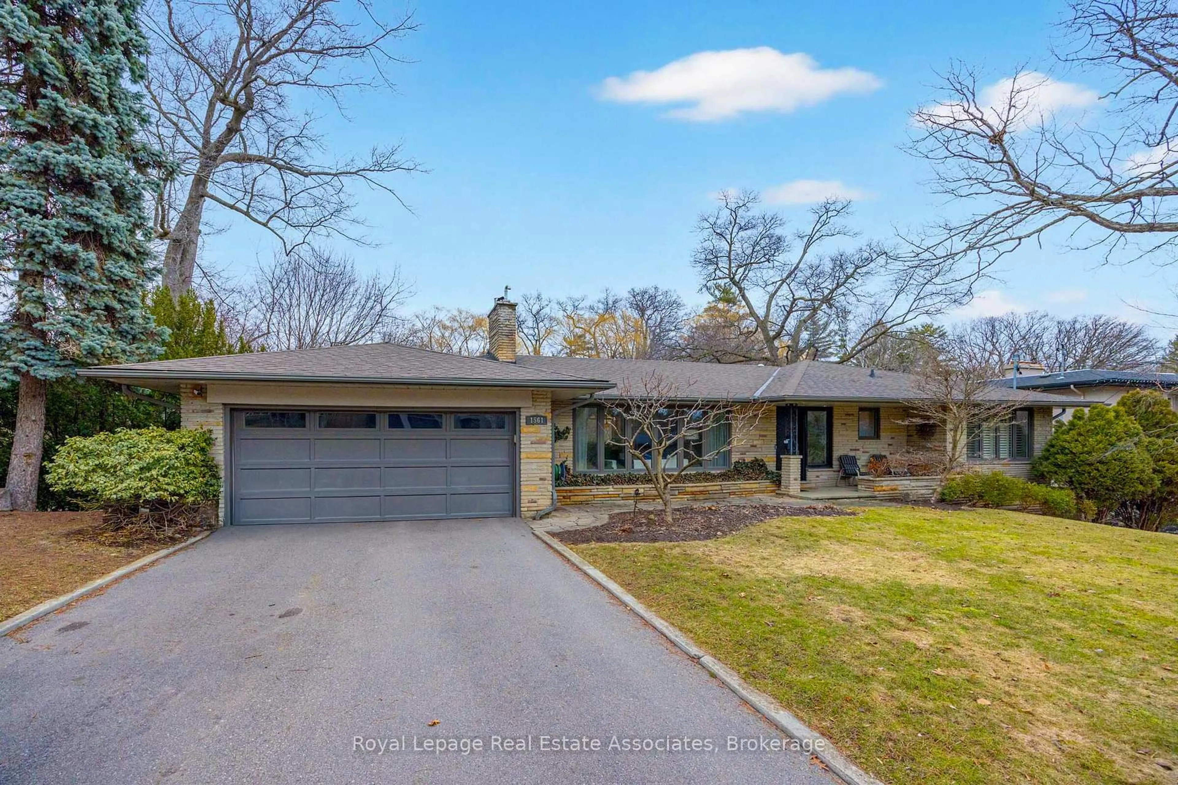 Unknown for 1561 Pinetree Cres, Mississauga Ontario L5G 2S9