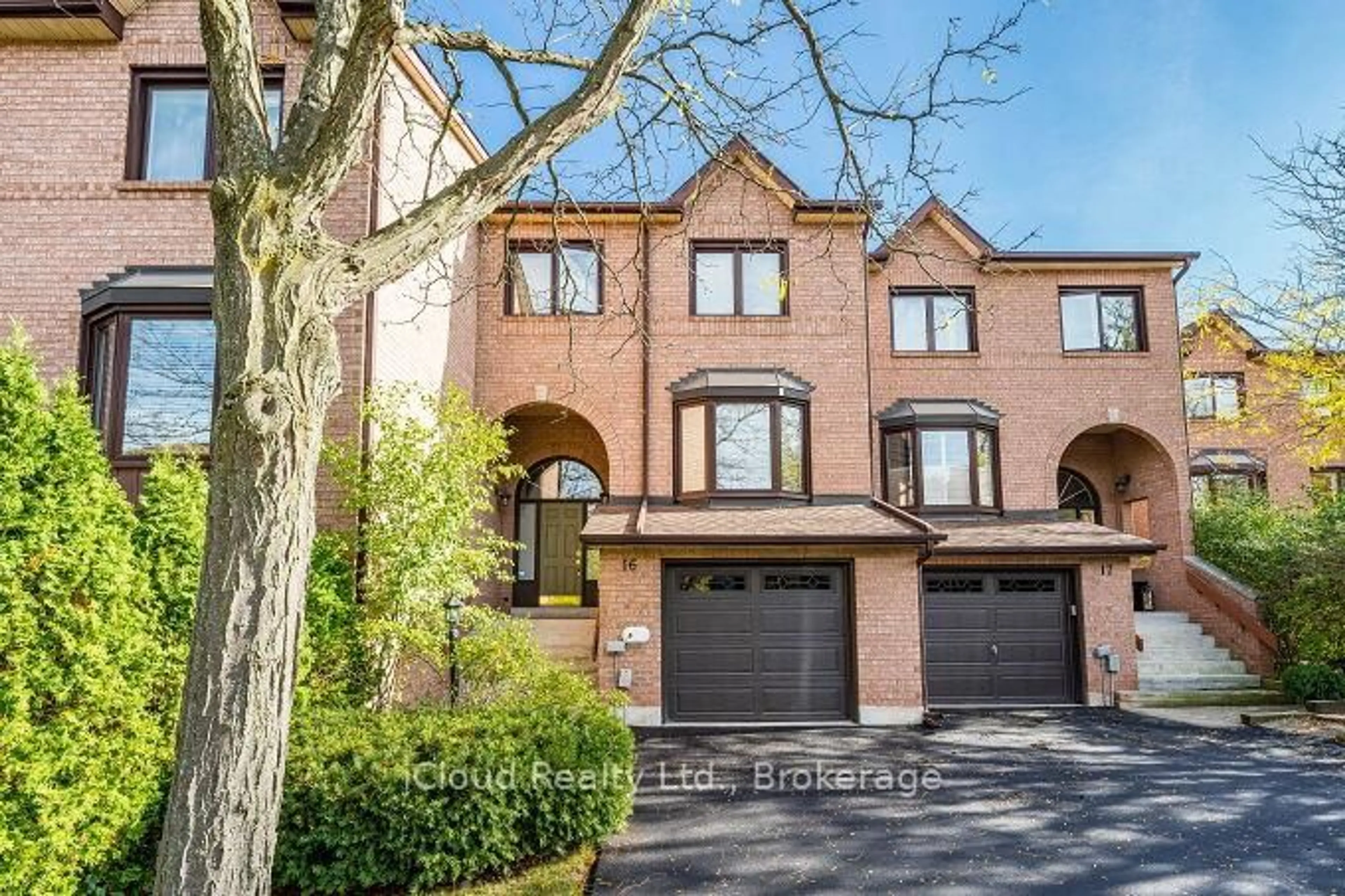 Home with brick exterior material, street for 1100 Queens Ave #16, Oakville Ontario L6H 2B5