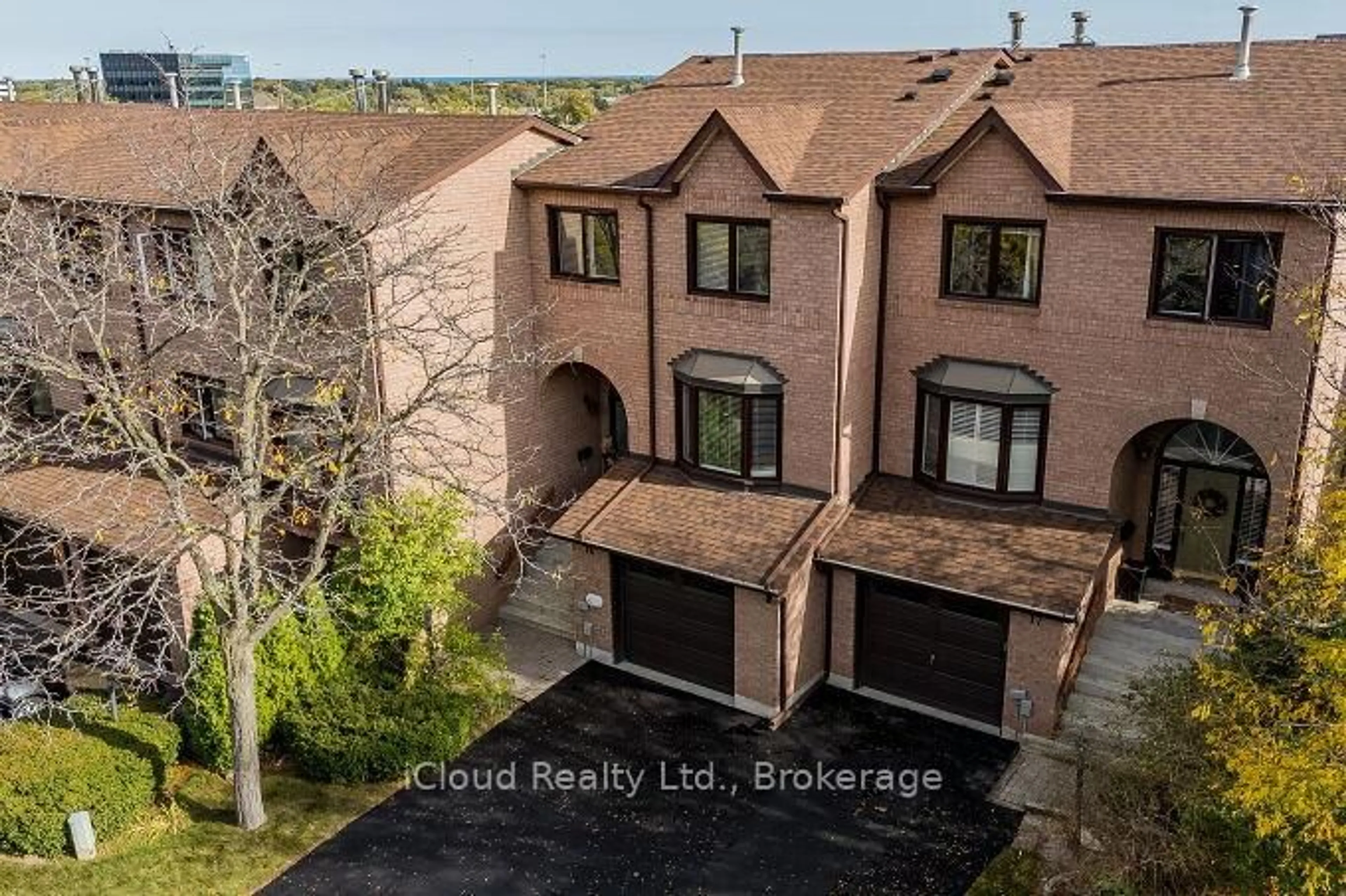 A pic from outside/outdoor area/front of a property/back of a property/a pic from drone, street for 1100 Queens Ave #16, Oakville Ontario L6H 2B5