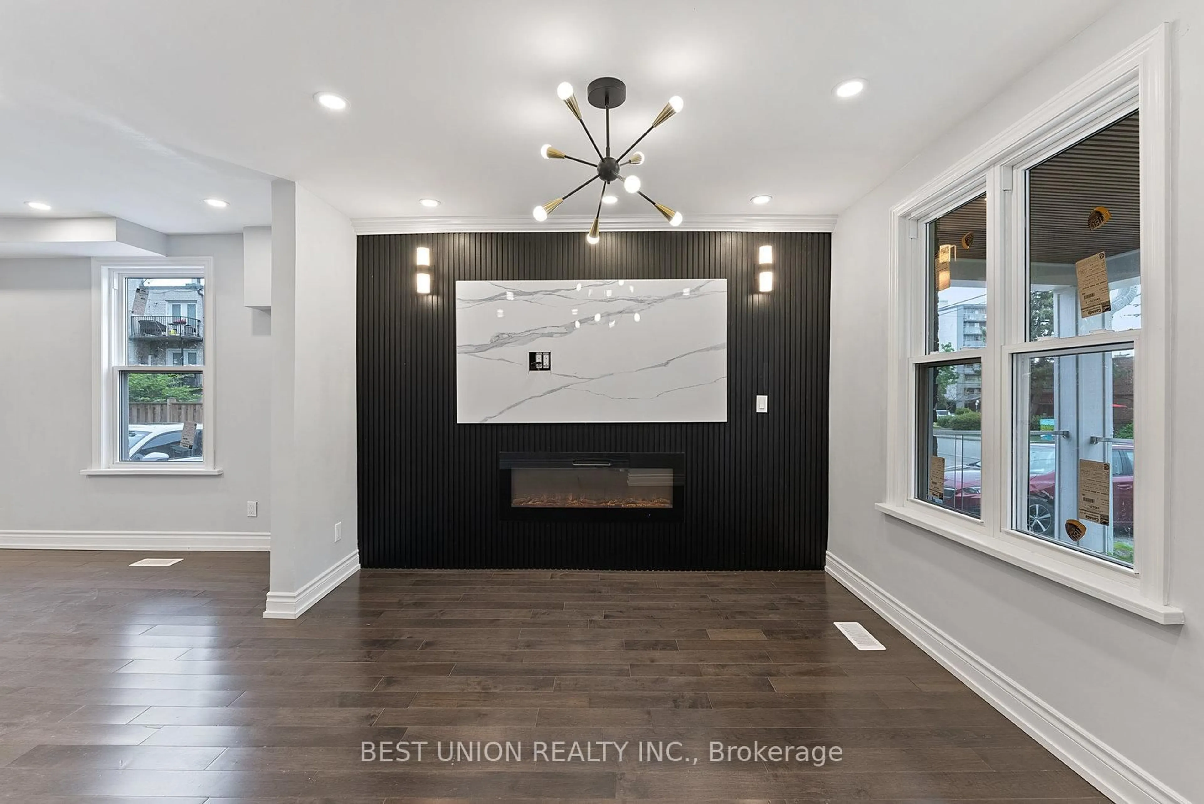 Indoor entryway for 15 Burlington St, Toronto Ontario M8V 2L1