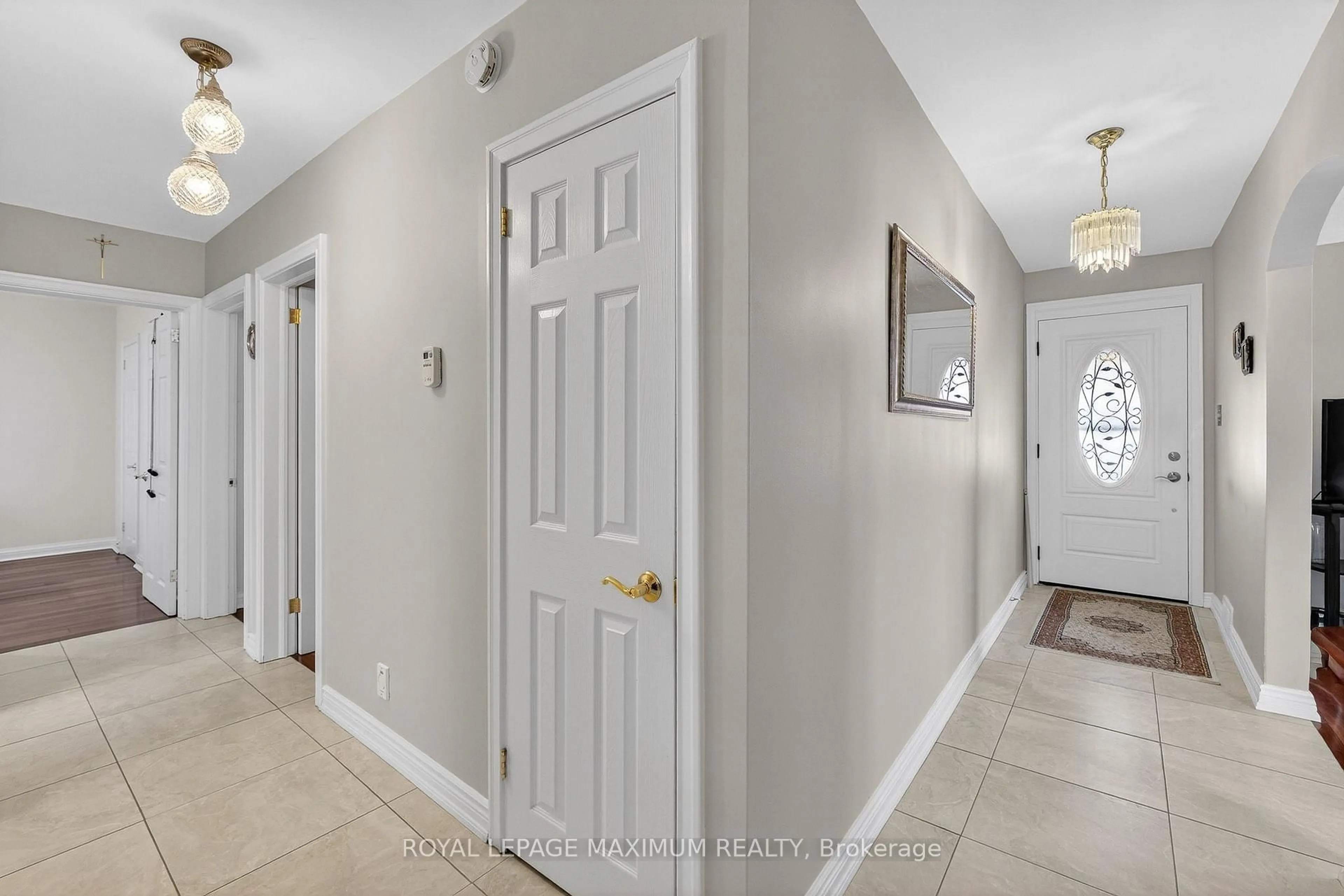 Indoor entryway for 124 Tavistock Rd, Toronto Ontario M3M 2P4