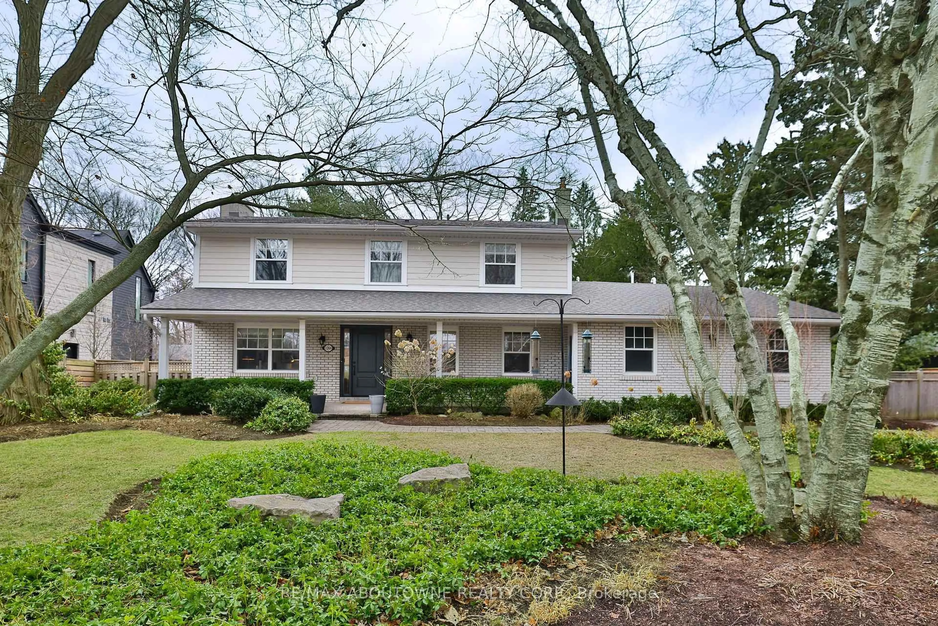 Home with vinyl exterior material, street for 1268 Hillhurst Rd, Oakville Ontario L6J 1X4