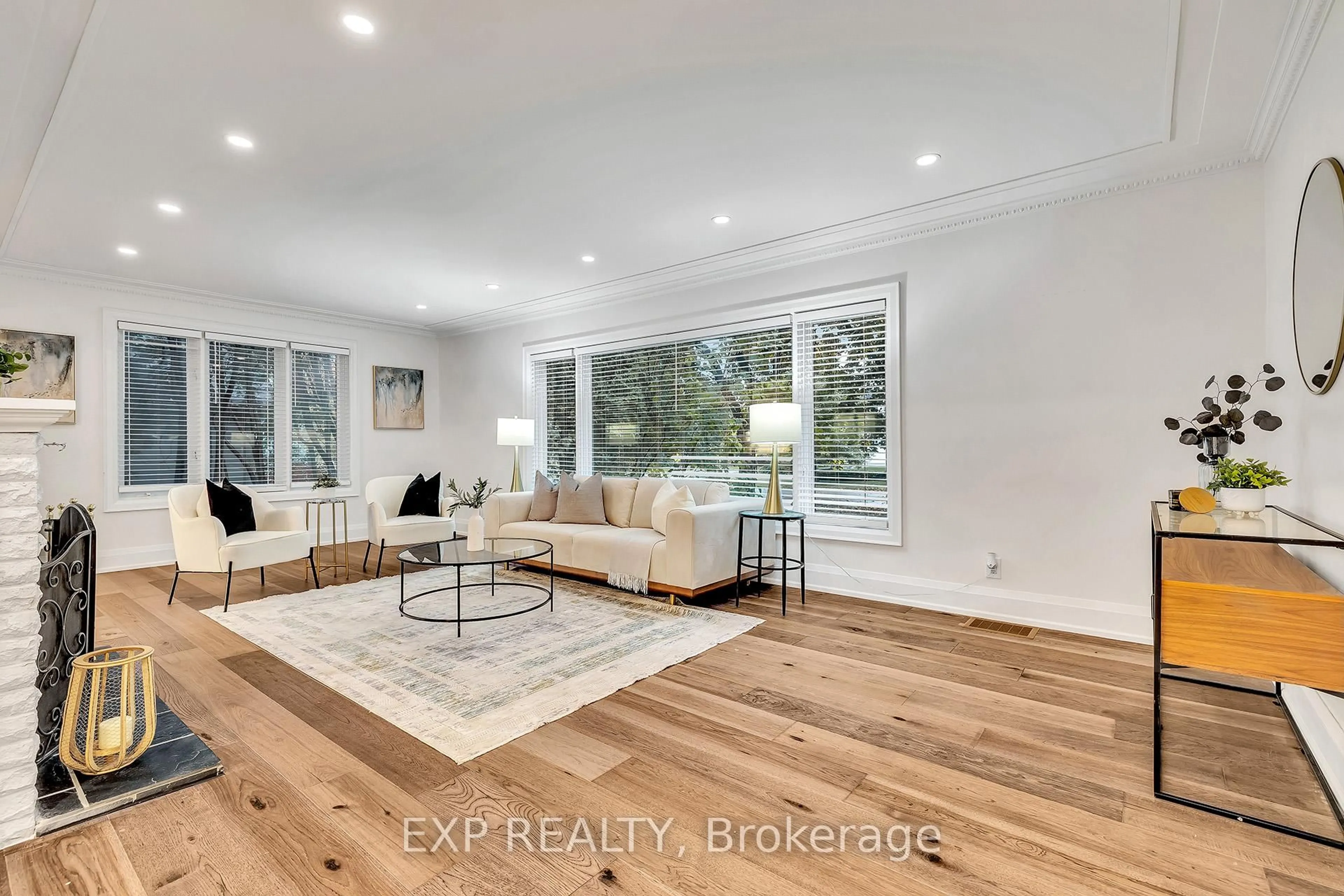 Living room with furniture, wood/laminate floor for 877 Kingsway Dr, Burlington Ontario L7T 3H8