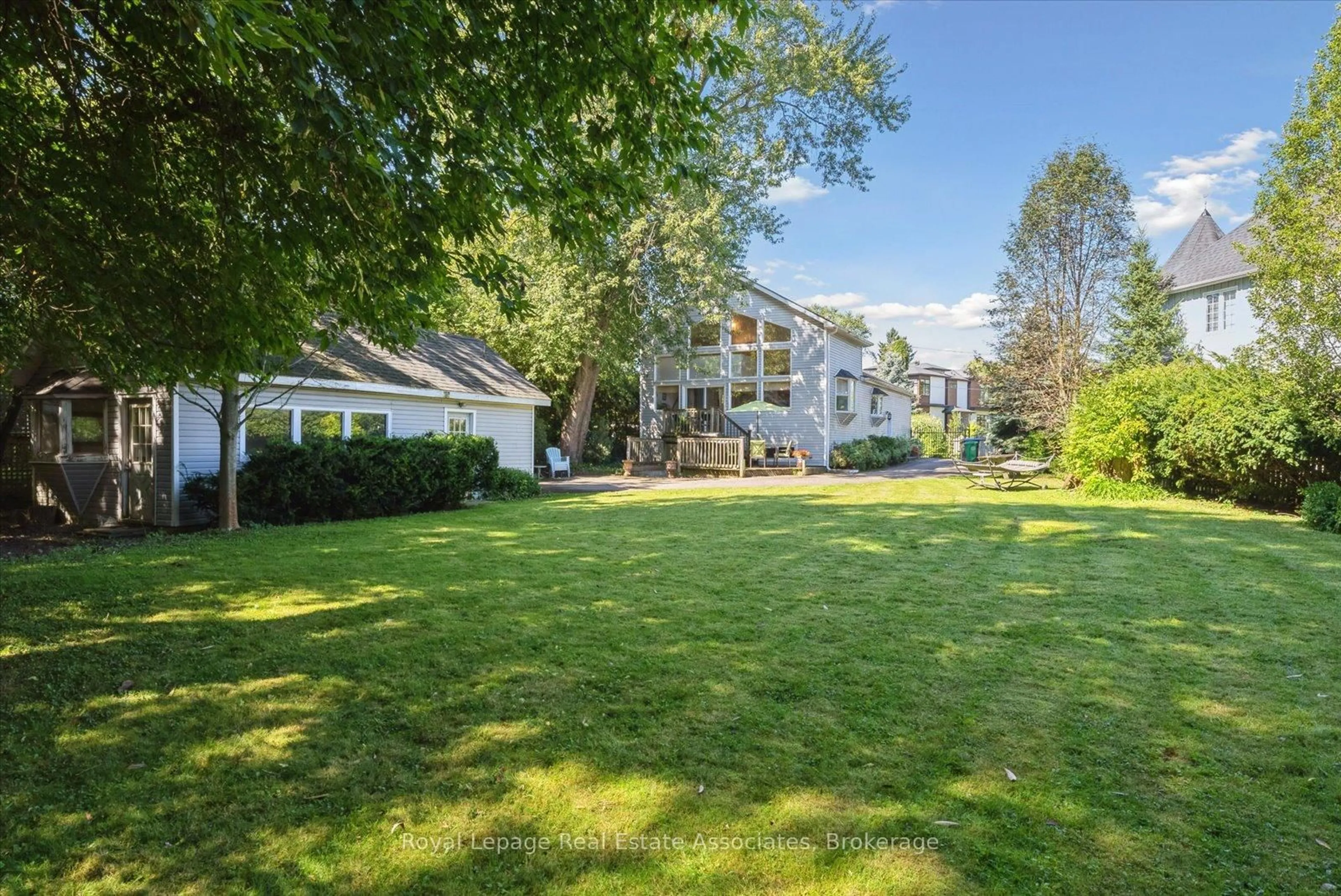 A pic from outside/outdoor area/front of a property/back of a property/a pic from drone, water/lake/river/ocean view for 708 Montbeck Cres, Mississauga Ontario L5G 1P3