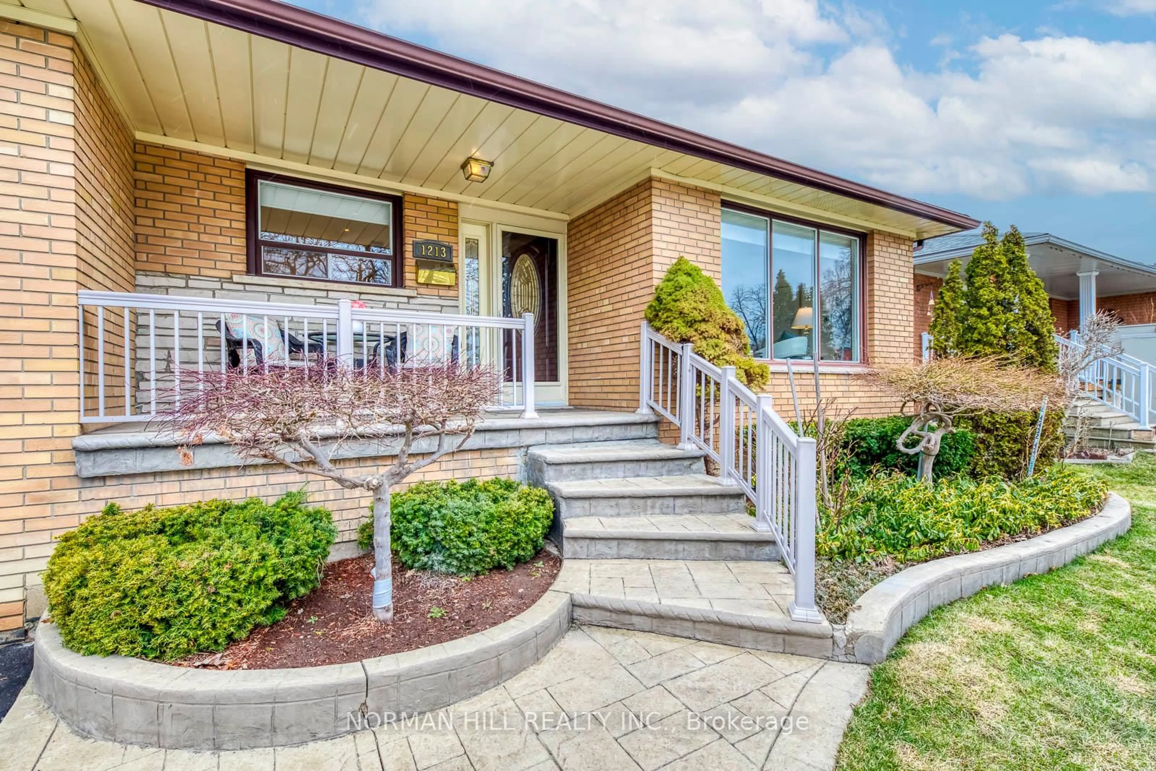 Home with brick exterior material, street for 1213 Shamir Cres, Mississauga Ontario L5C 1L2