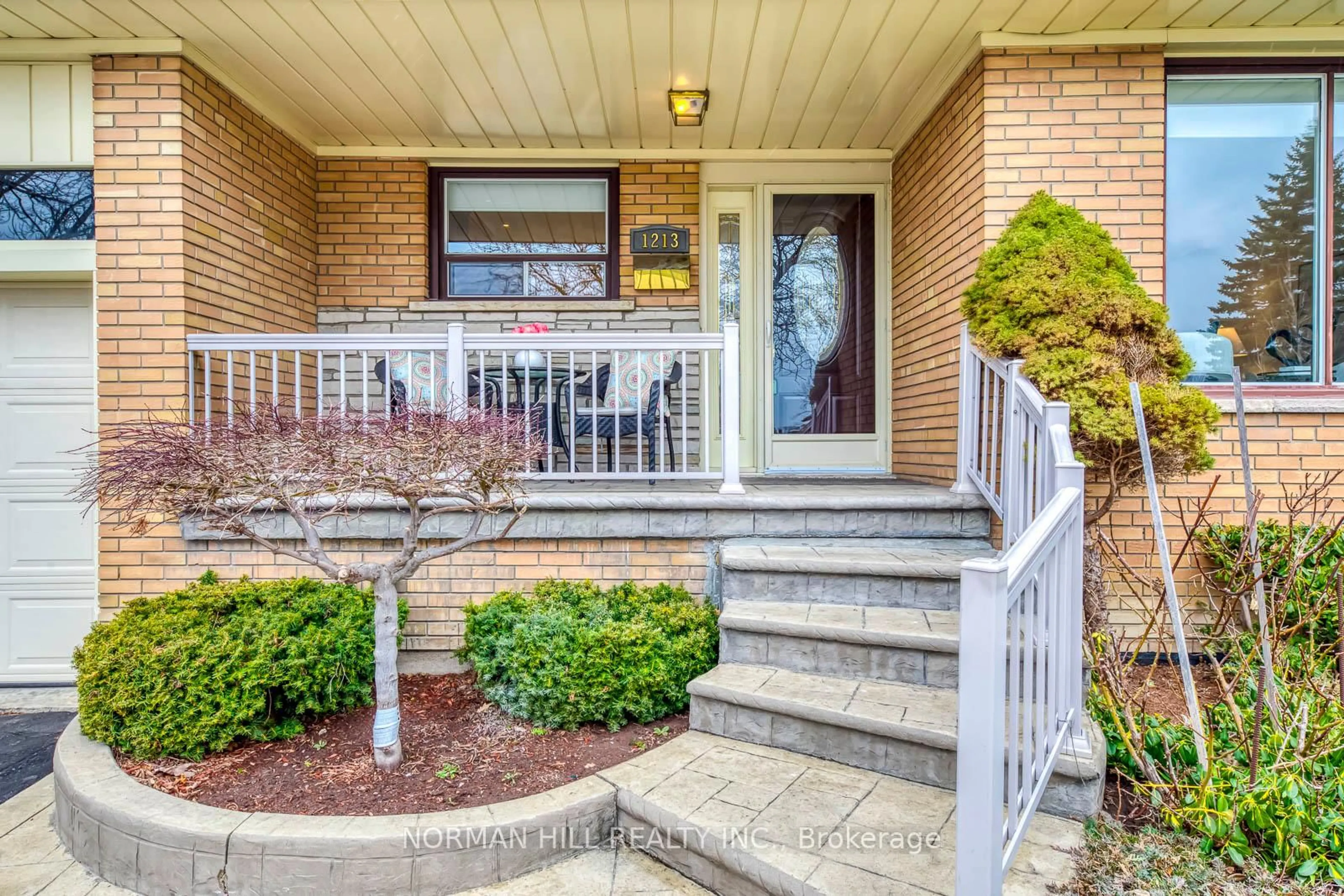 Home with brick exterior material, street for 1213 Shamir Cres, Mississauga Ontario L5C 1L2