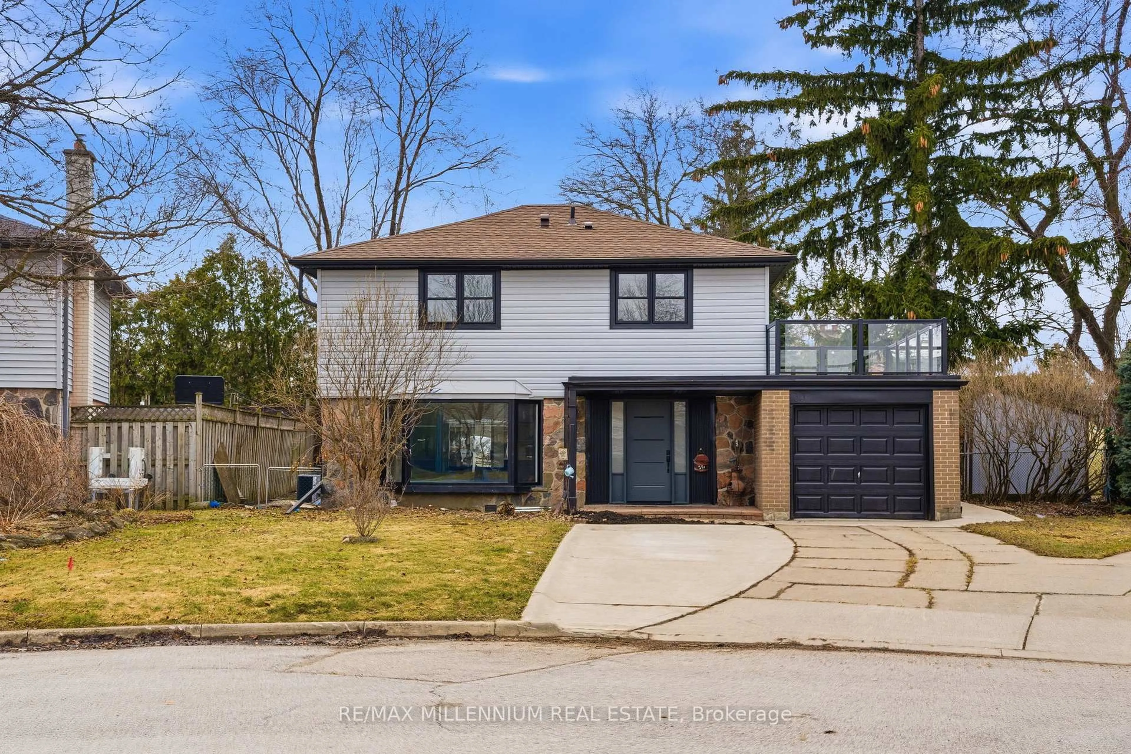 Home with brick exterior material, street for 30 Allendale Rd, Brampton Ontario L6W 2Y8