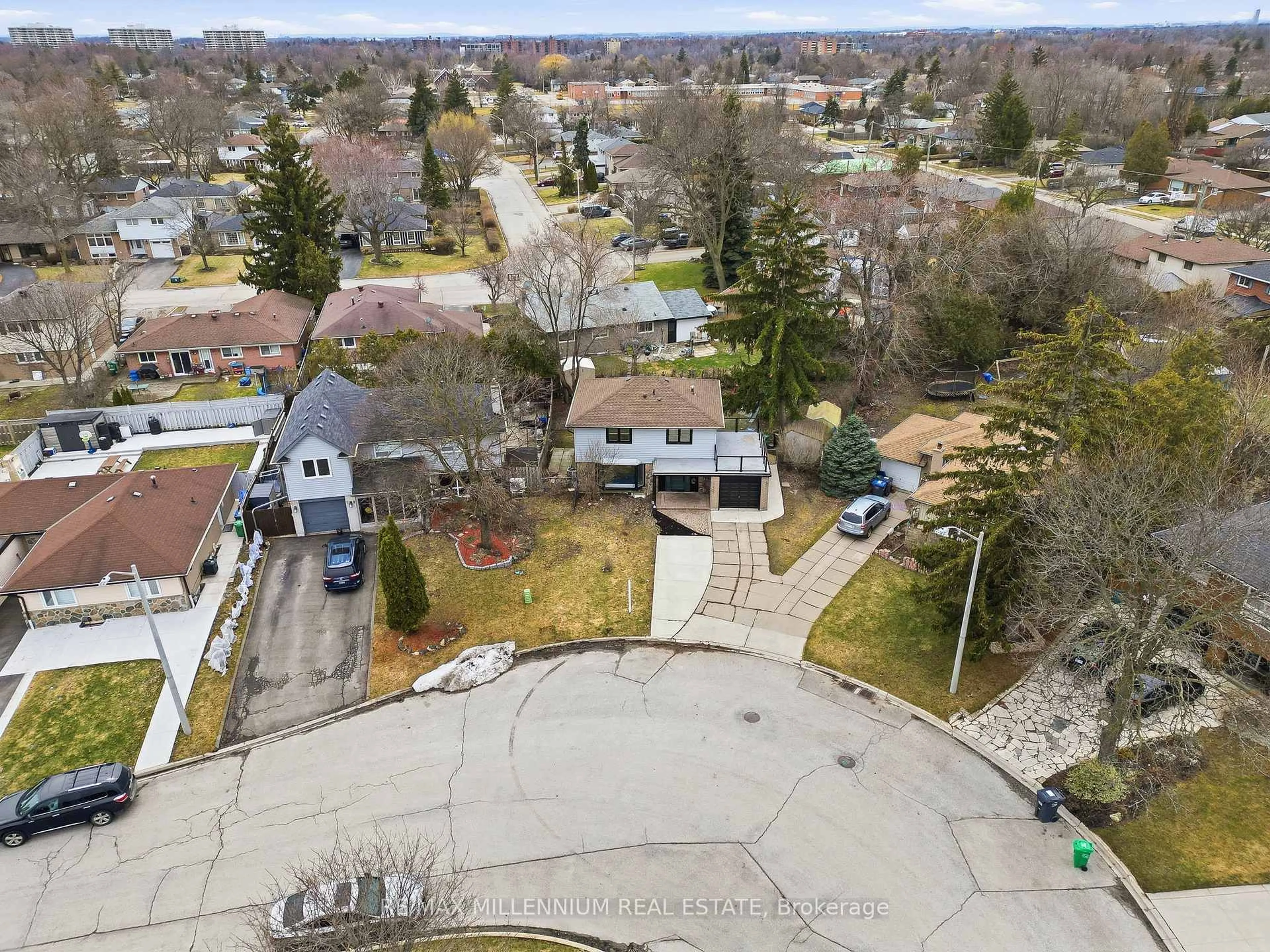 A pic from outside/outdoor area/front of a property/back of a property/a pic from drone, street for 30 Allendale Rd, Brampton Ontario L6W 2Y8