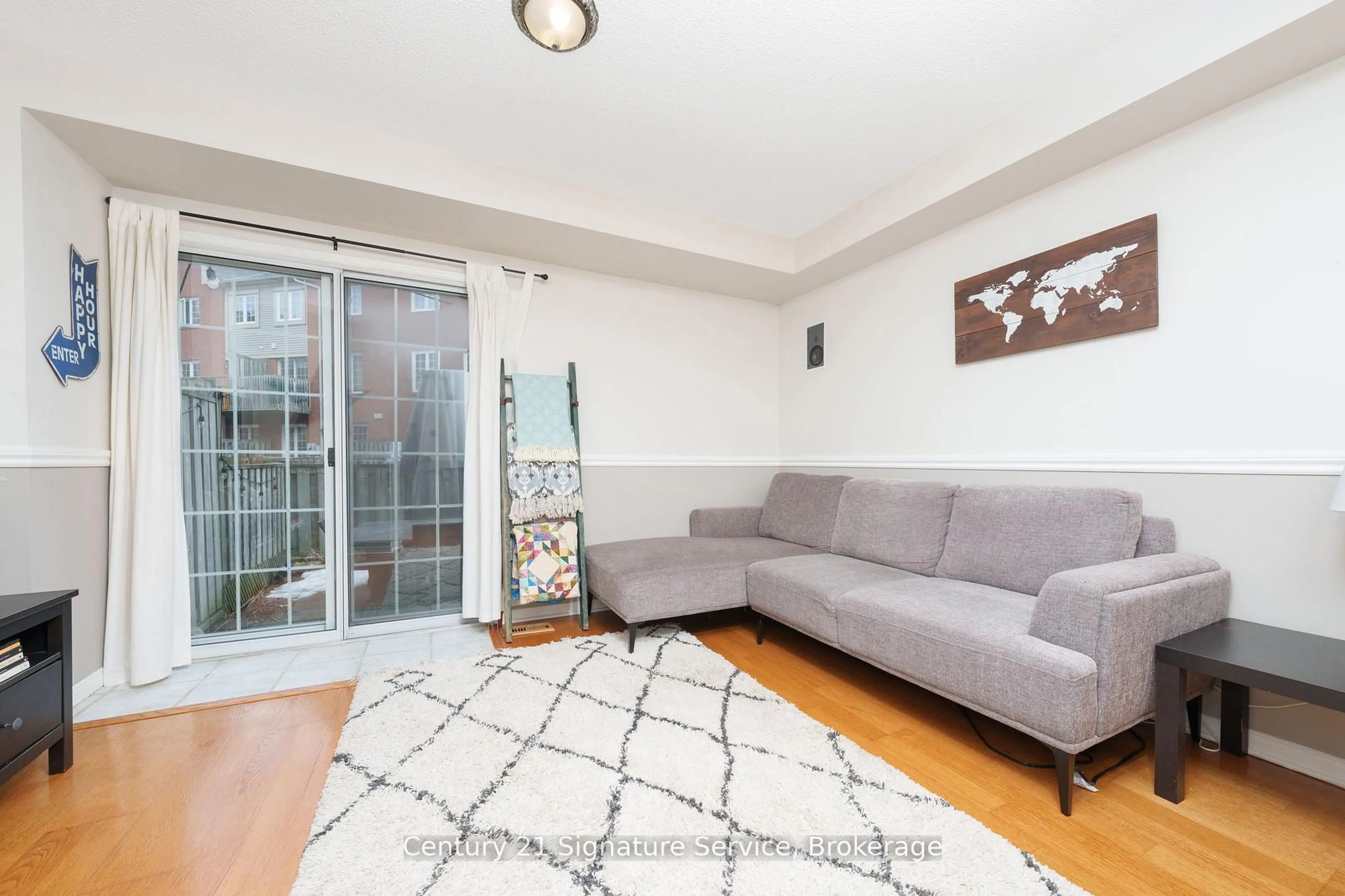 Living room with furniture, unknown for 6950 Tenth Line #26, Mississauga Ontario L5N 6Y1