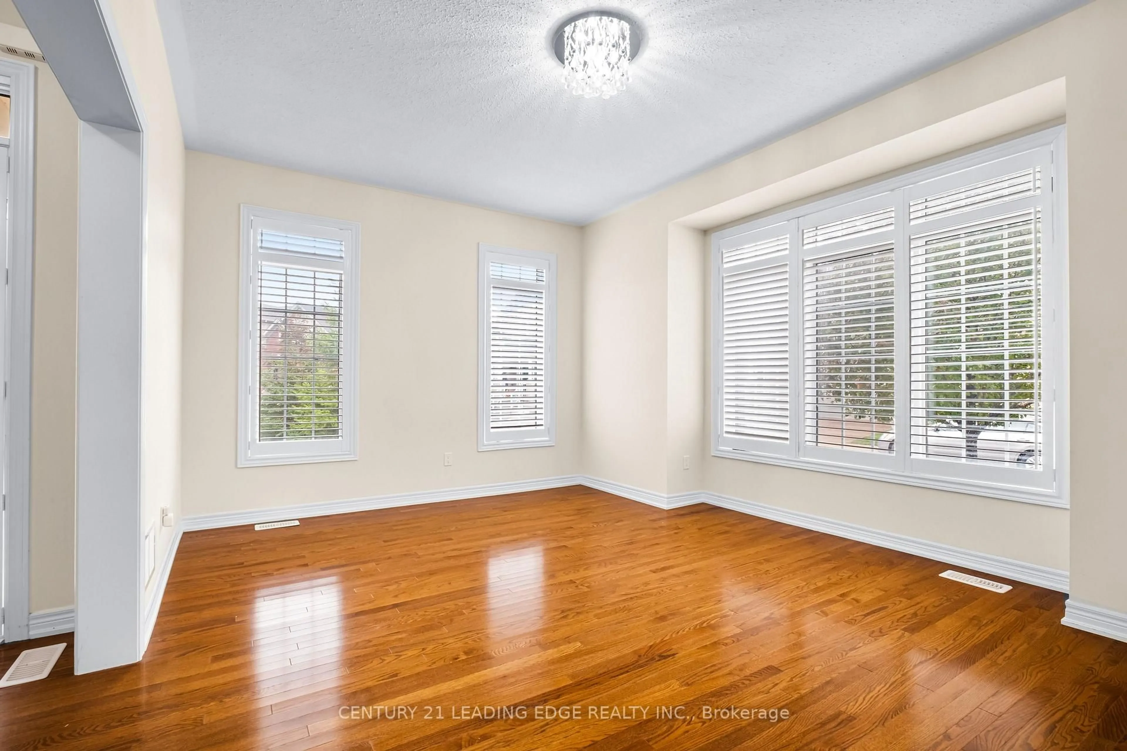 A pic of a room for 35 Lobelia St, Brampton Ontario L6R 3Z6