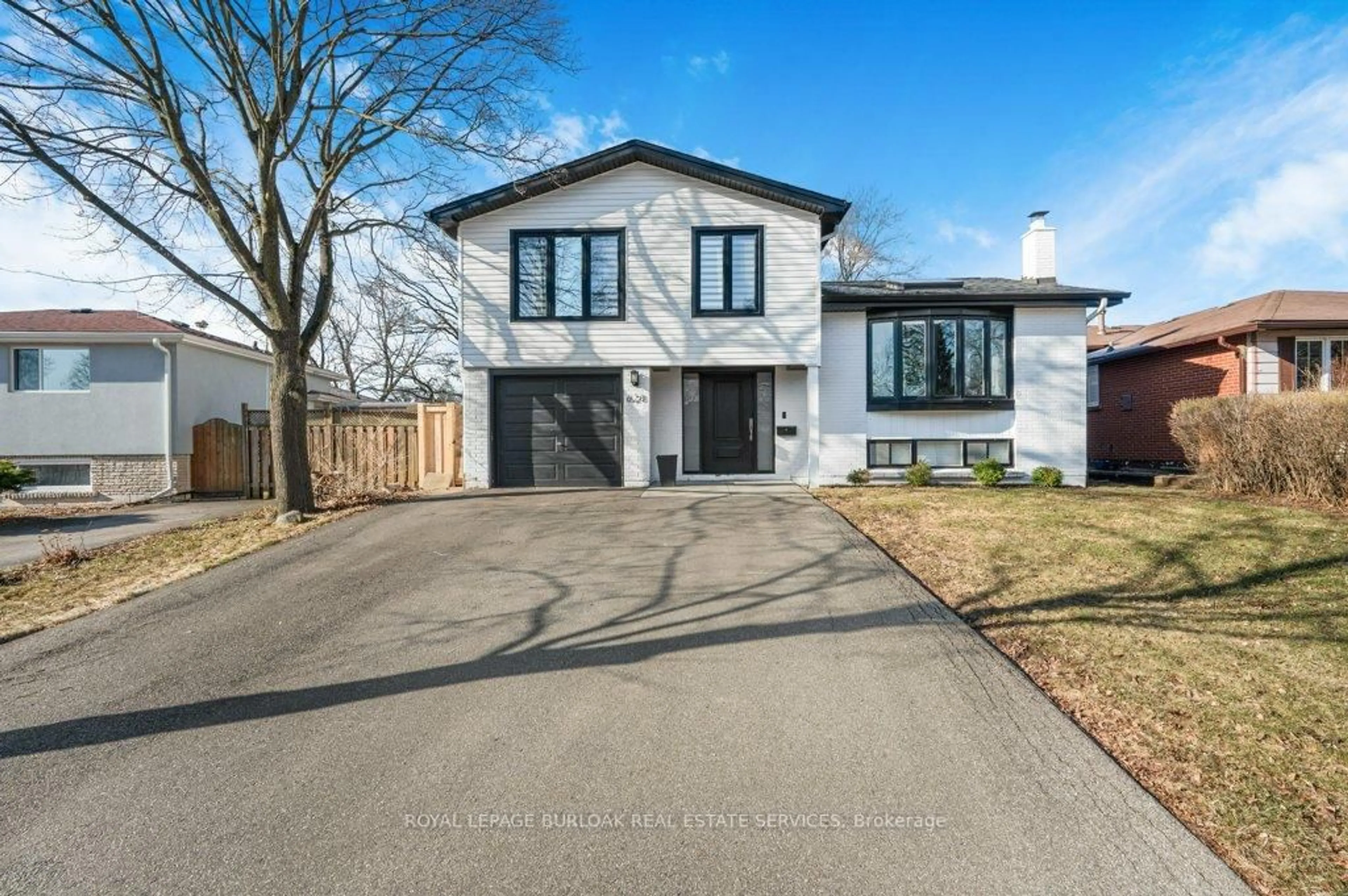 Home with brick exterior material, street for 628 Ardleigh Cres, Burlington Ontario L7L 4K8