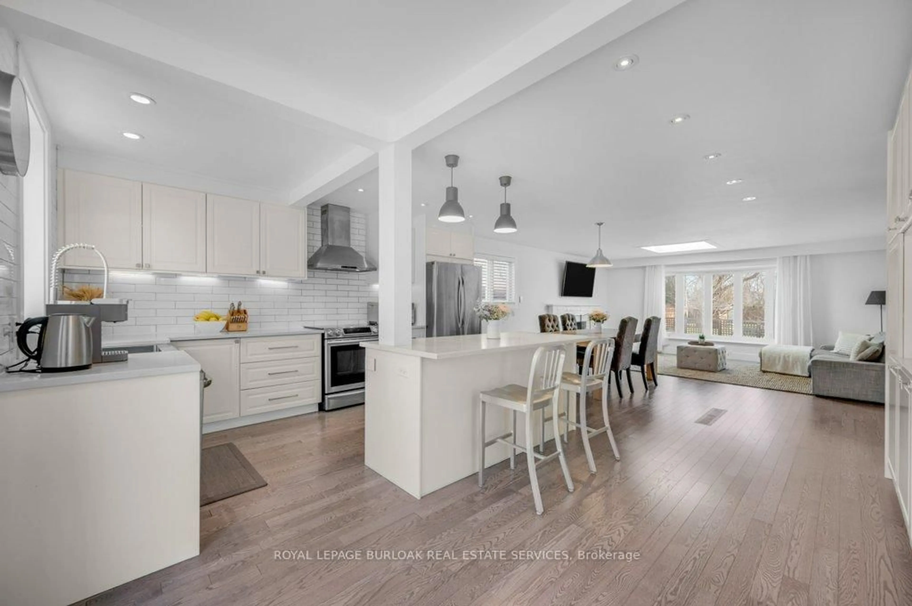 Open concept kitchen, unknown for 628 Ardleigh Cres, Burlington Ontario L7L 4K8