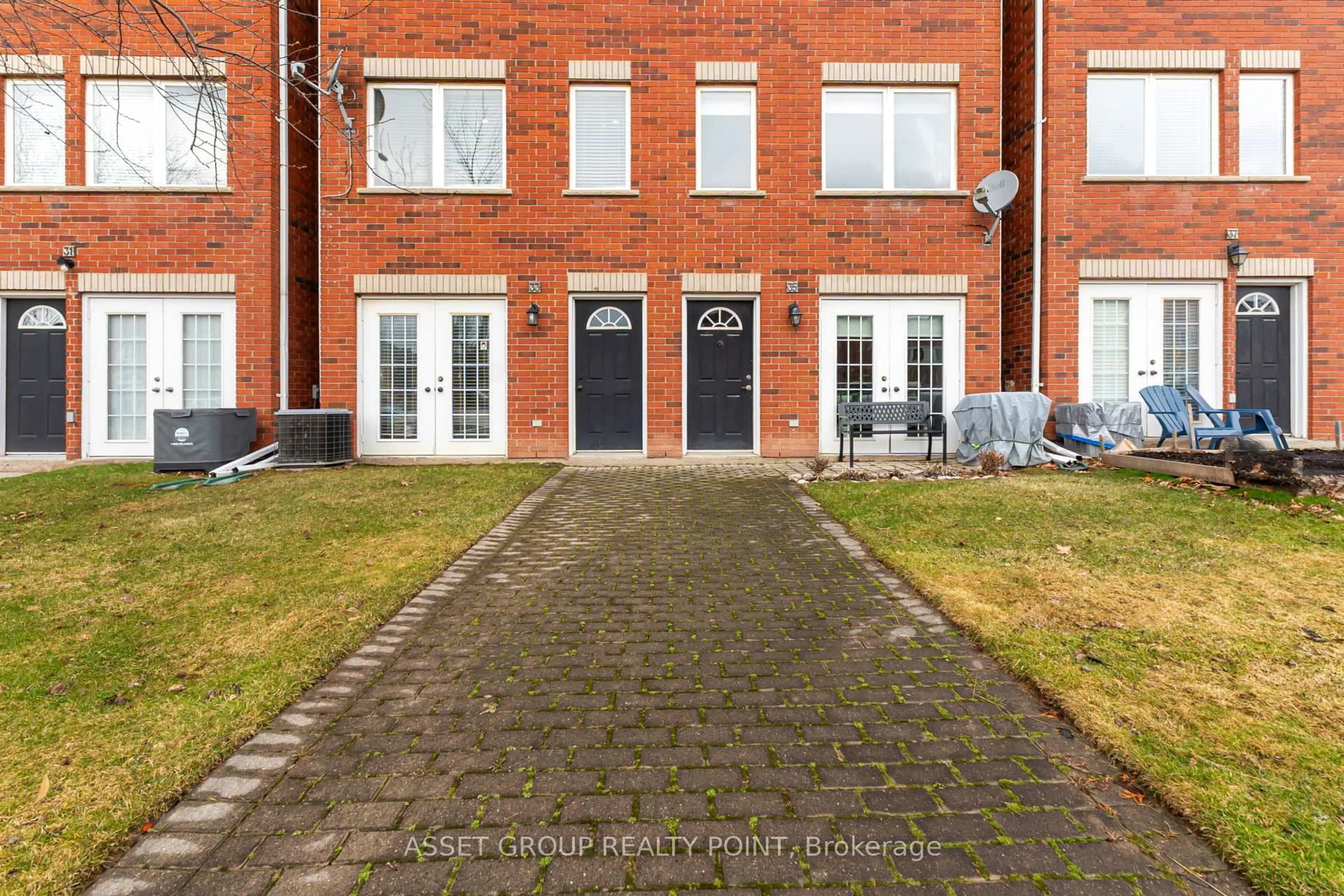 Patio, street for 1751 Lampman Ave #33, Burlington Ontario L7L 6W3
