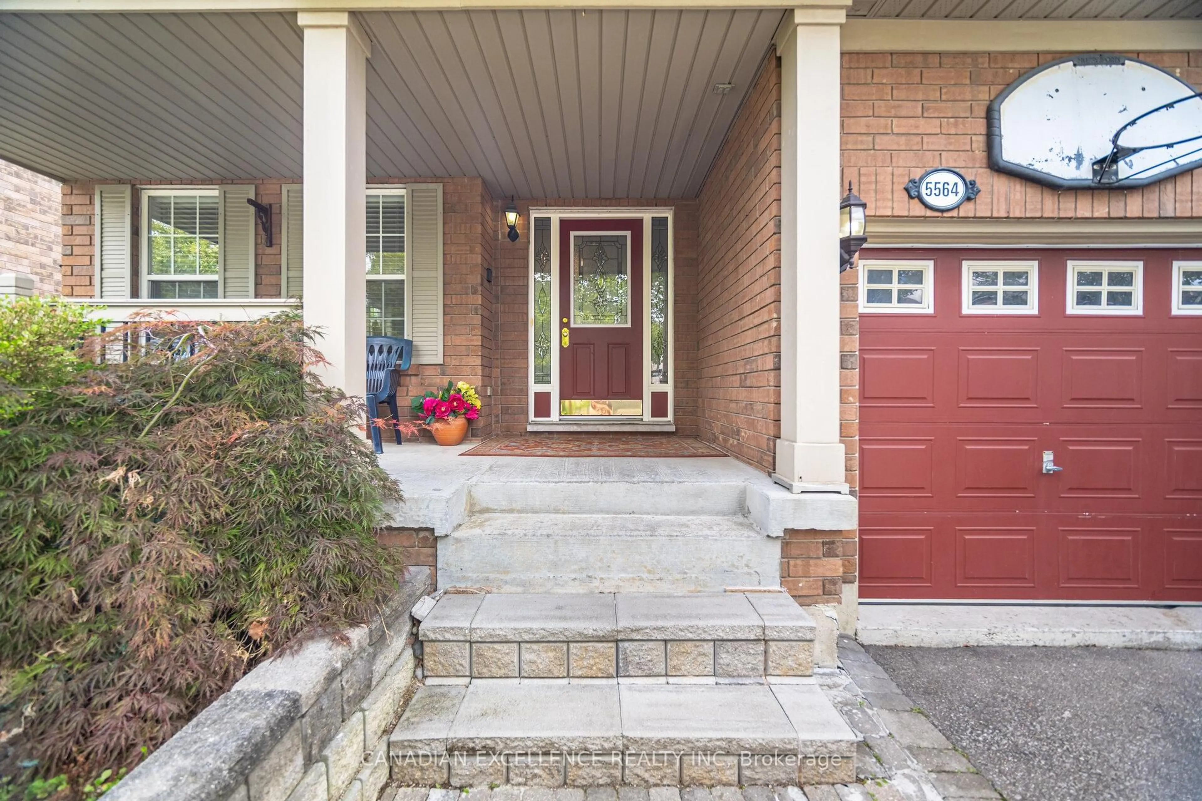 Home with brick exterior material, street for 5564 Bridgeport Gate, Mississauga Ontario L5M 6N1