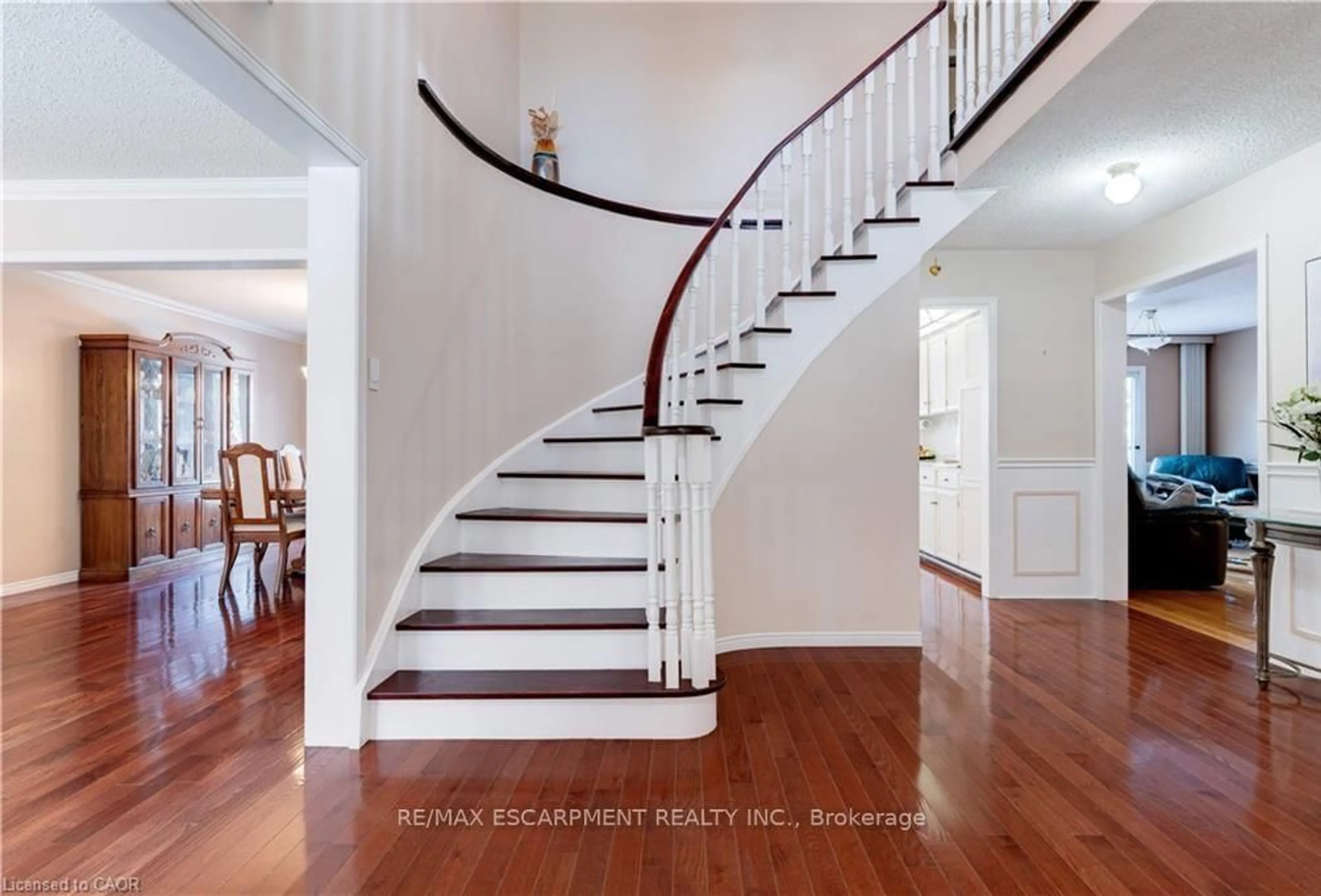 Indoor entryway for 1151 Manor Rd, Oakville Ontario L6M 1G3