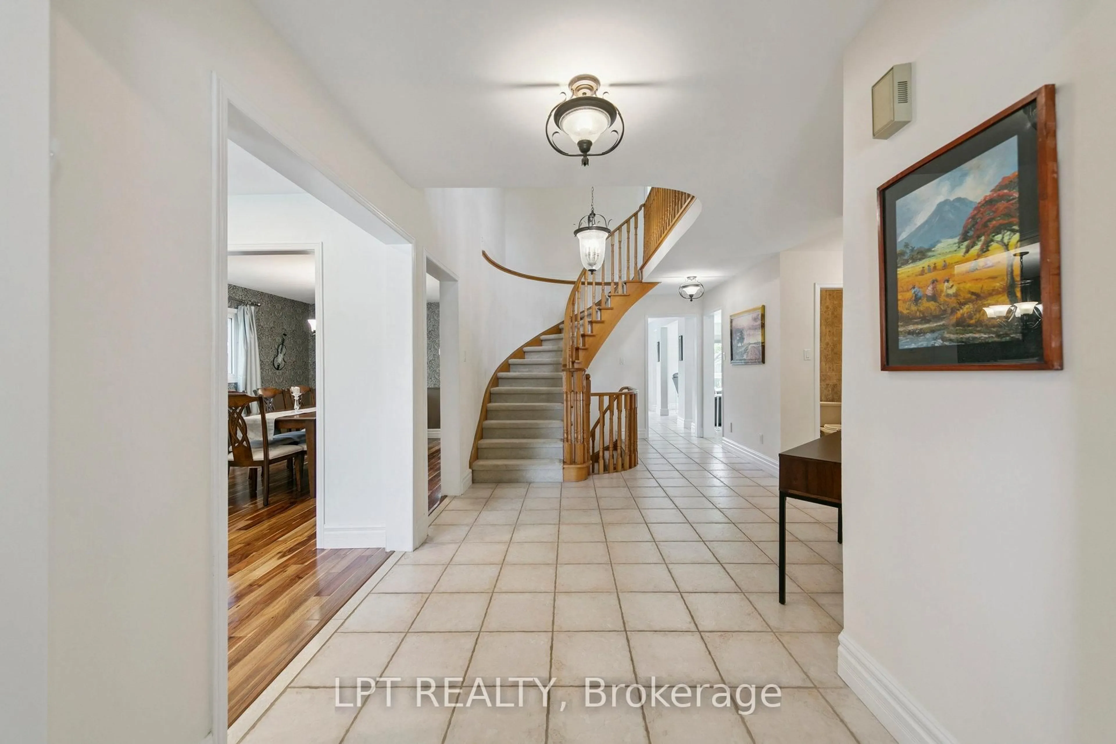 Indoor foyer for 1823 The Chase, Mississauga Ontario L5M 2Y8