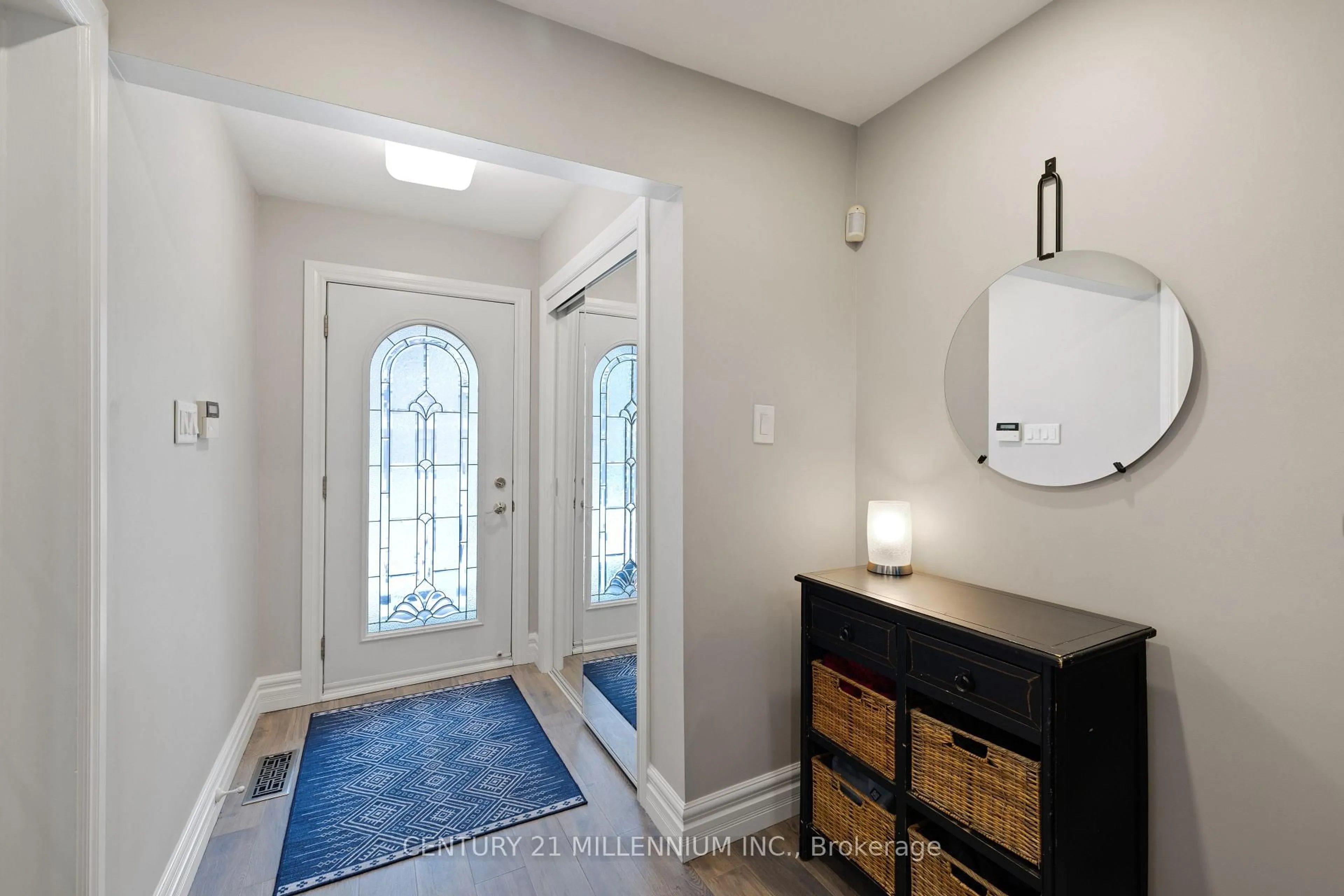 Indoor entryway for 4 Marchmount Cres, Brampton Ontario L6S 2S9