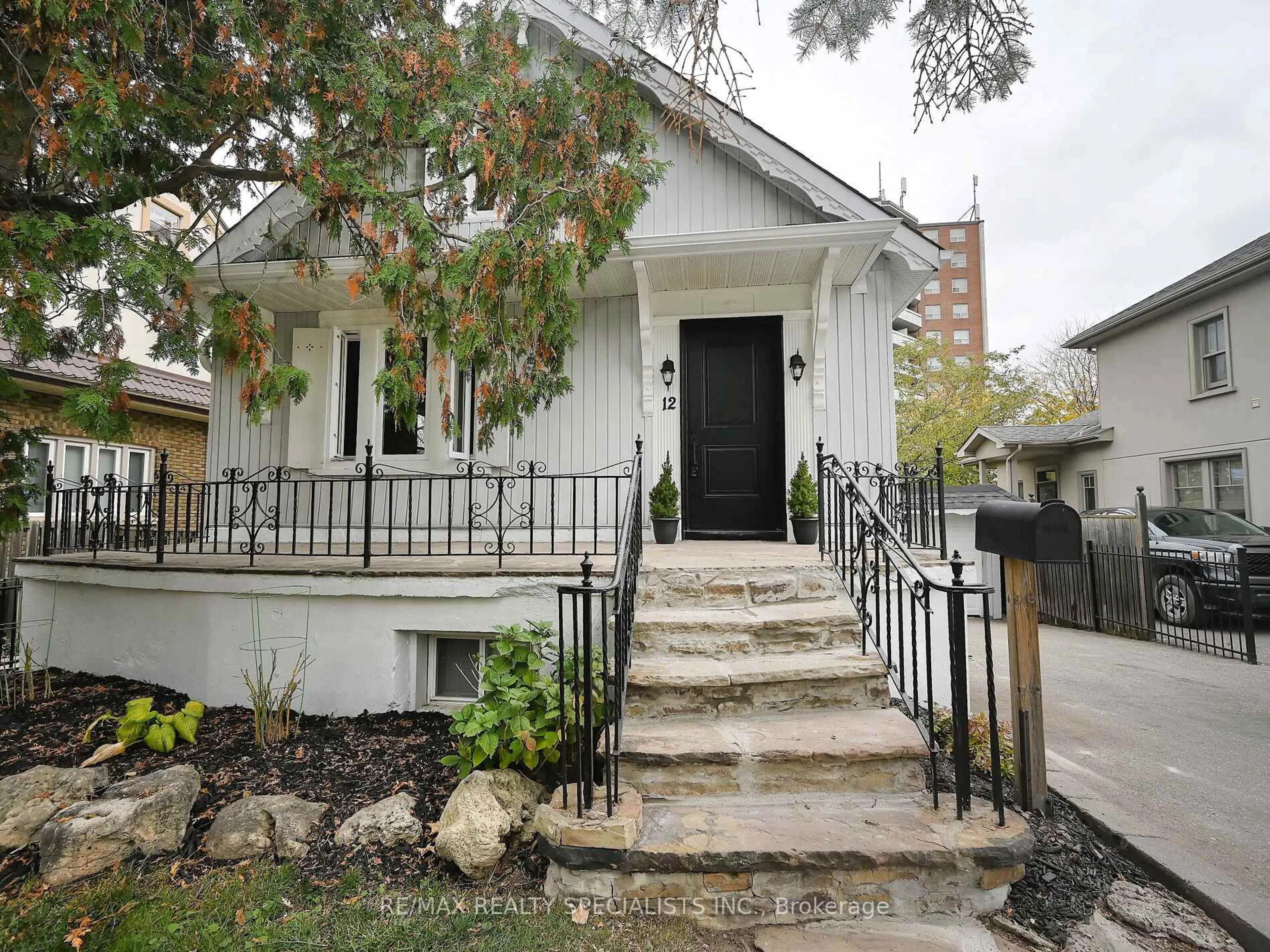 Unknown for 12 Elizabeth St, Brampton Ontario L6Y 1P8