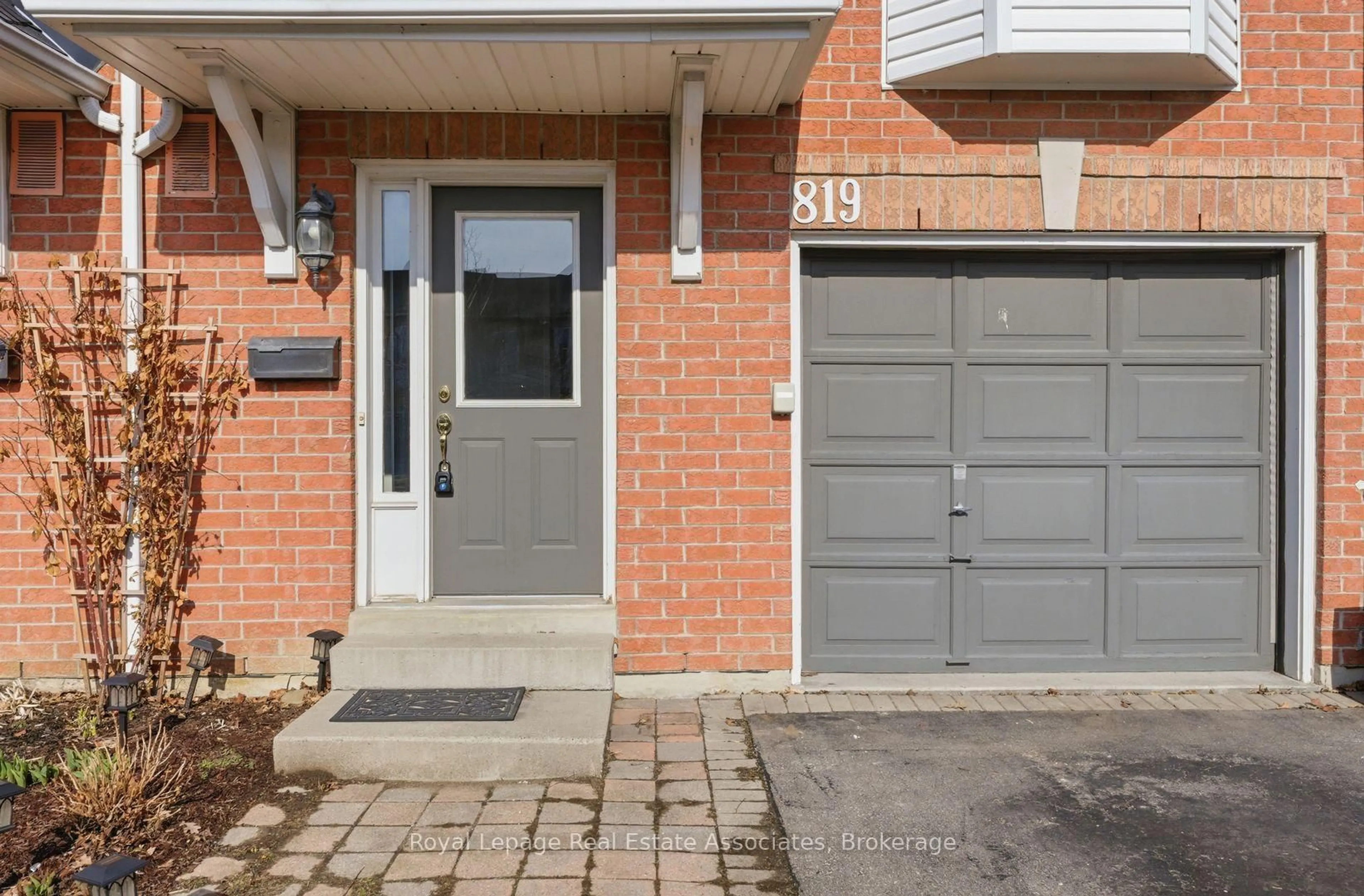 Unknown for 819 Village Green Blvd #27, Mississauga Ontario L5E 3H7