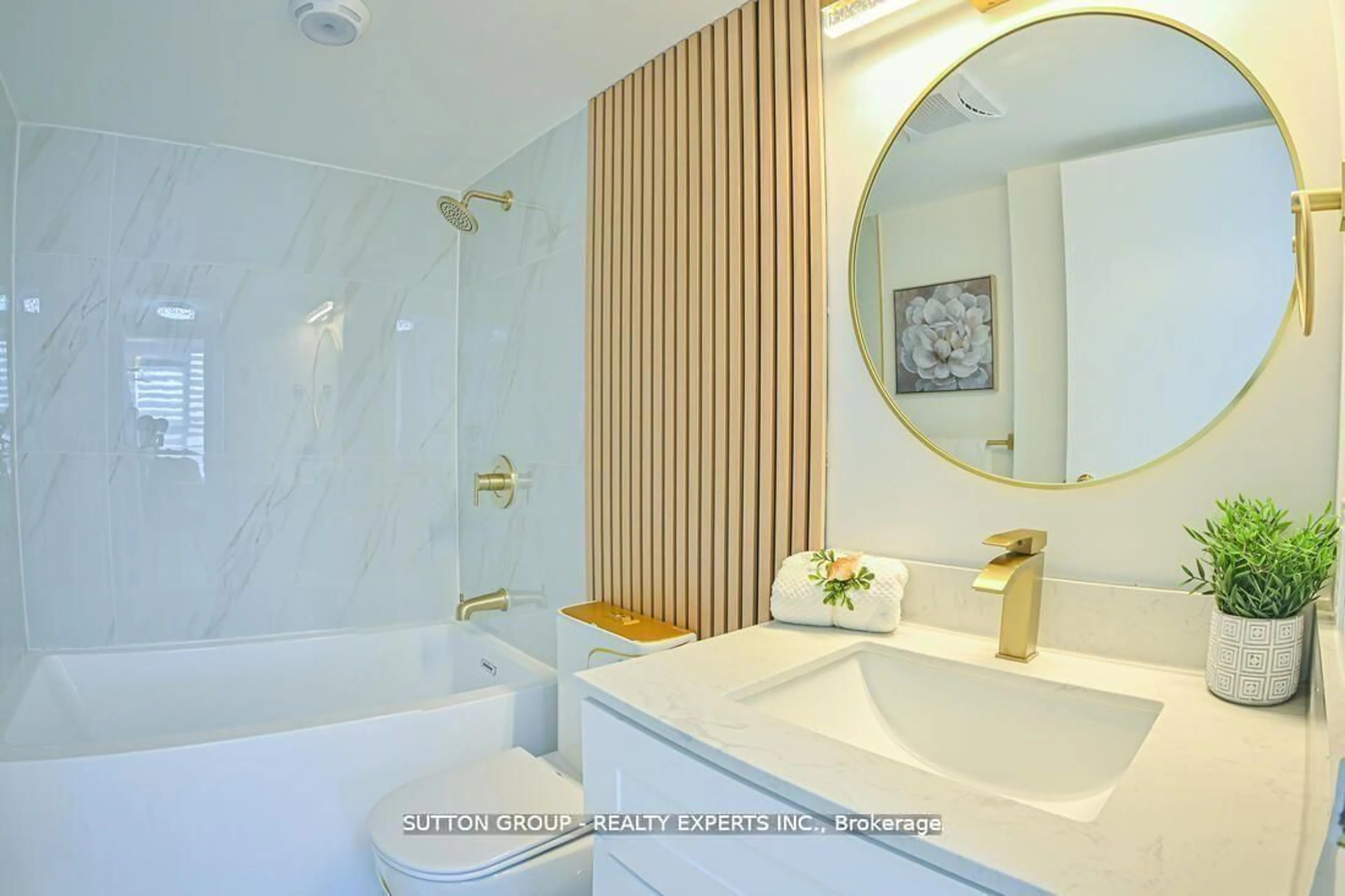 Standard bathroom, ceramic/tile floor for 35 Trailwood Dr #713, Mississauga Ontario L4Z 3L6