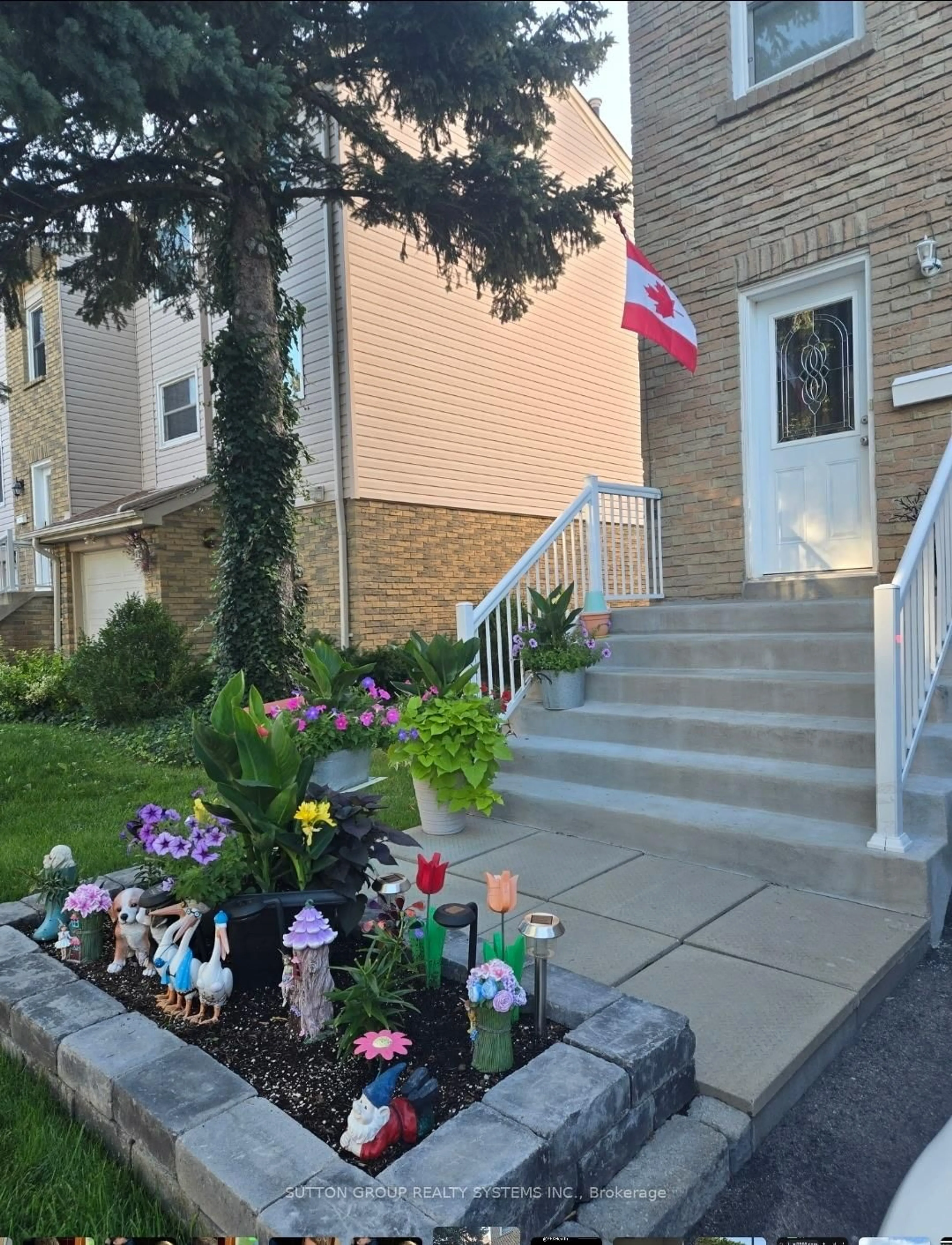 Stairs for 5878 Montevideo Rd #30, Mississauga Ontario L5N 2V5