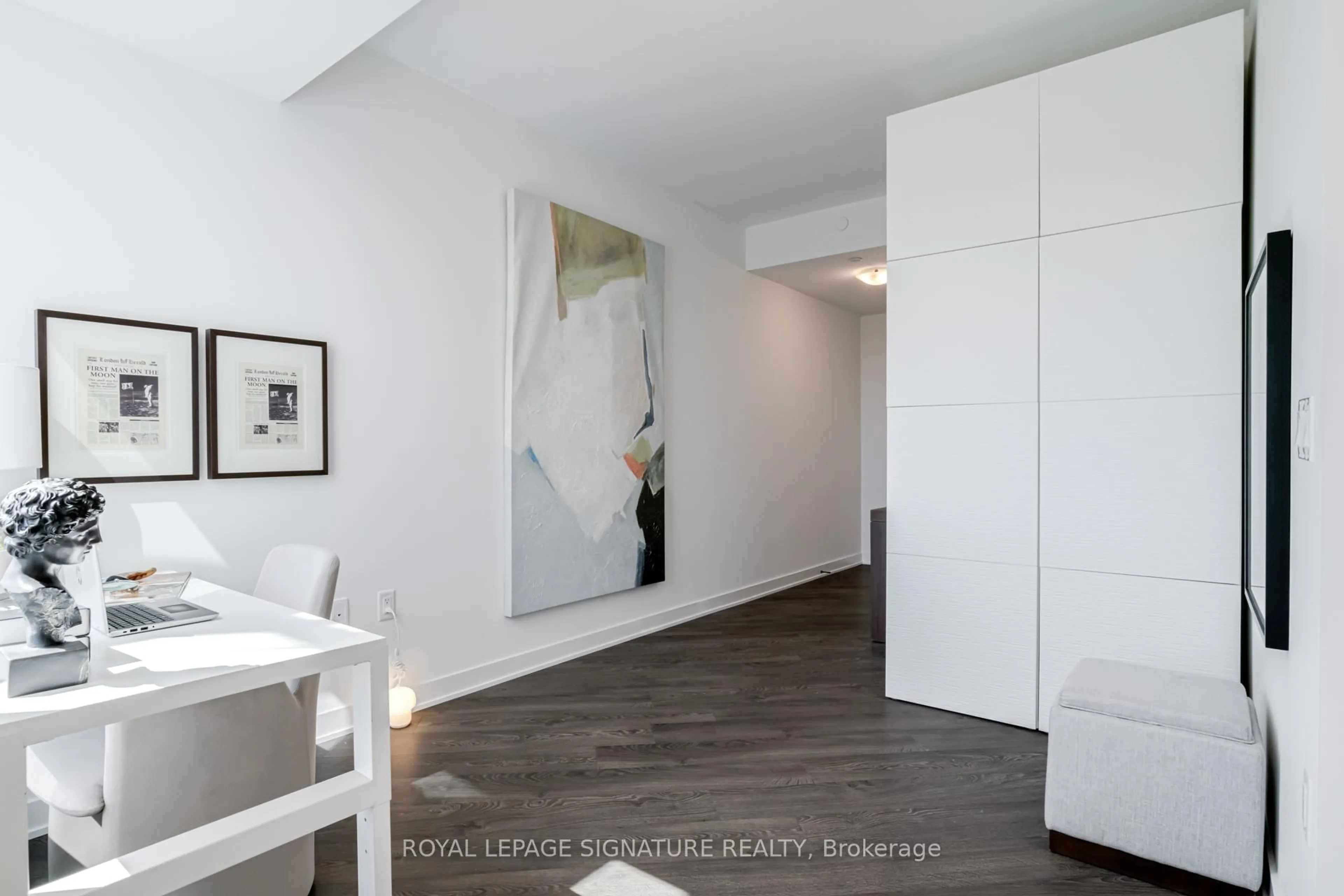 Indoor entryway for 4655 MetCalfe Ave #405B, Mississauga Ontario L5M 0Z7