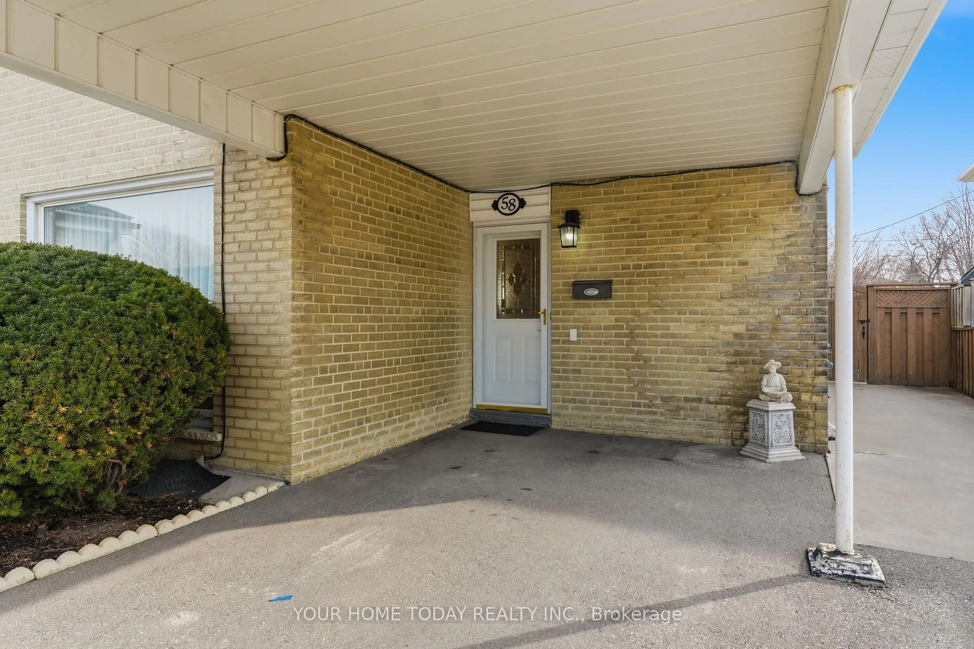 Indoor foyer for 58 Dunsany Cres, Toronto Ontario M9R 3W6