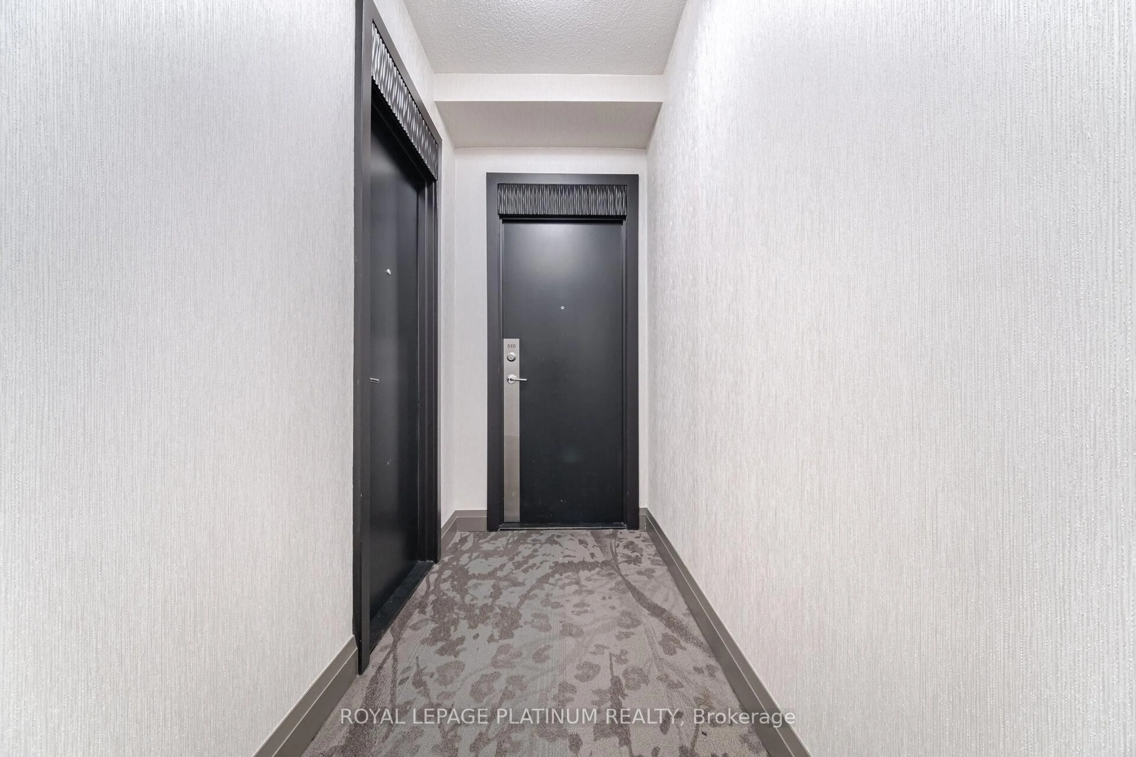 Indoor foyer for 3515 kariya Dr #510, Mississauga Ontario L5B 0C1