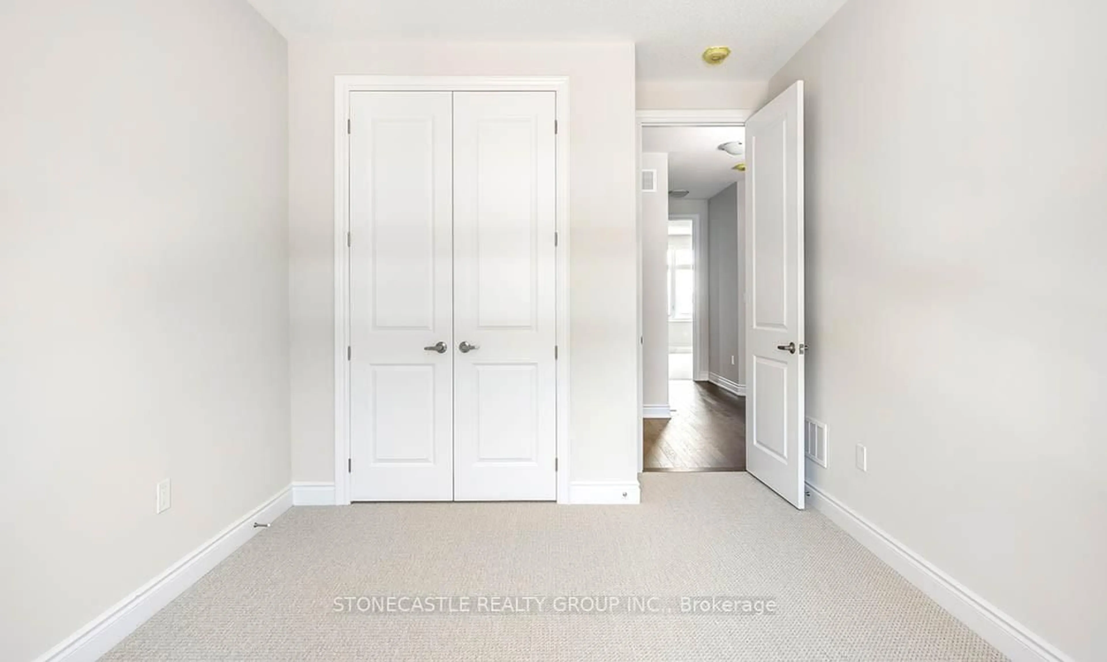 Indoor entryway for 3055 Perkins Way, Oakville Ontario L6H 7Y6