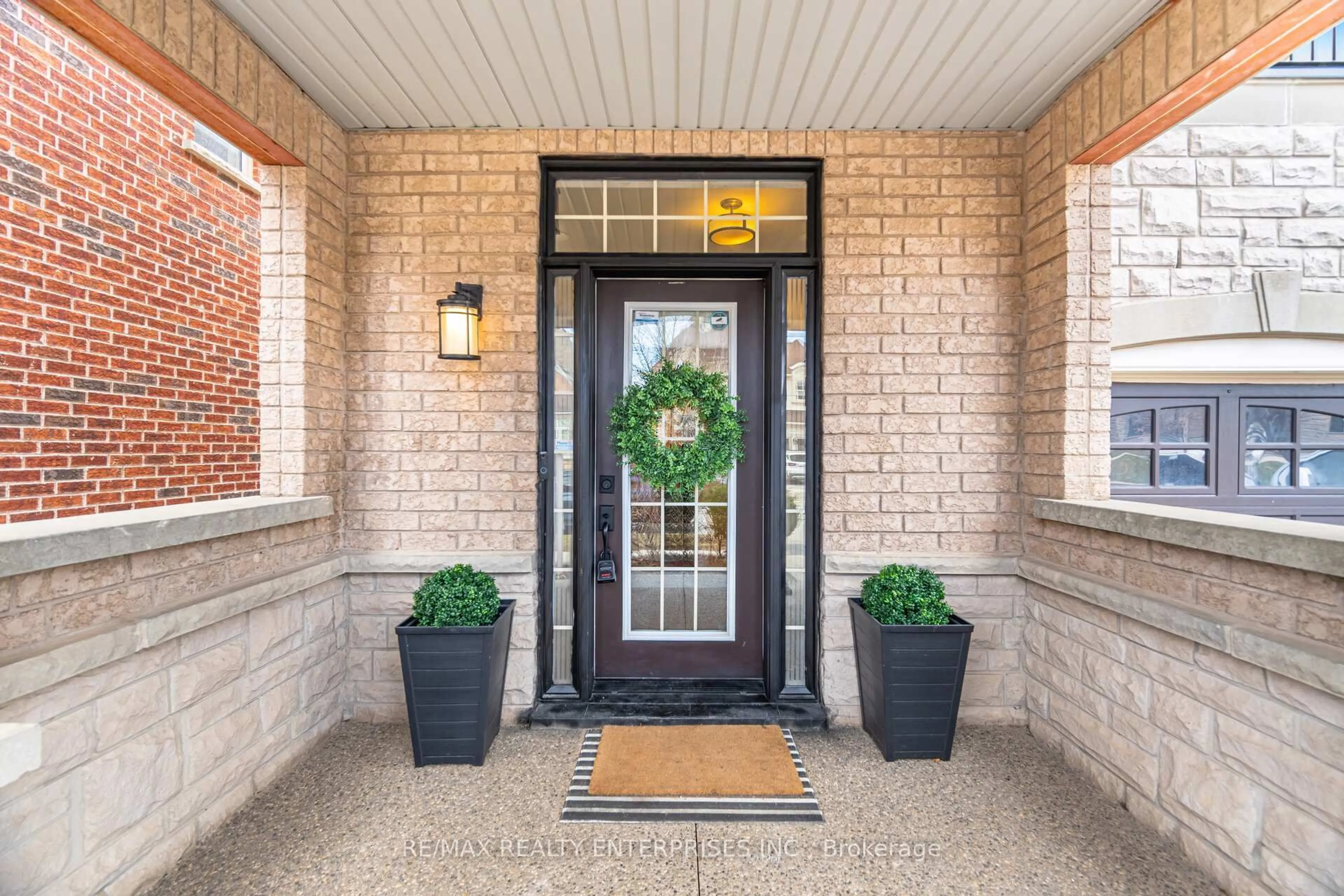 Indoor entryway for 3356 Hiscott Ave, Burlington Ontario L7M 0N5