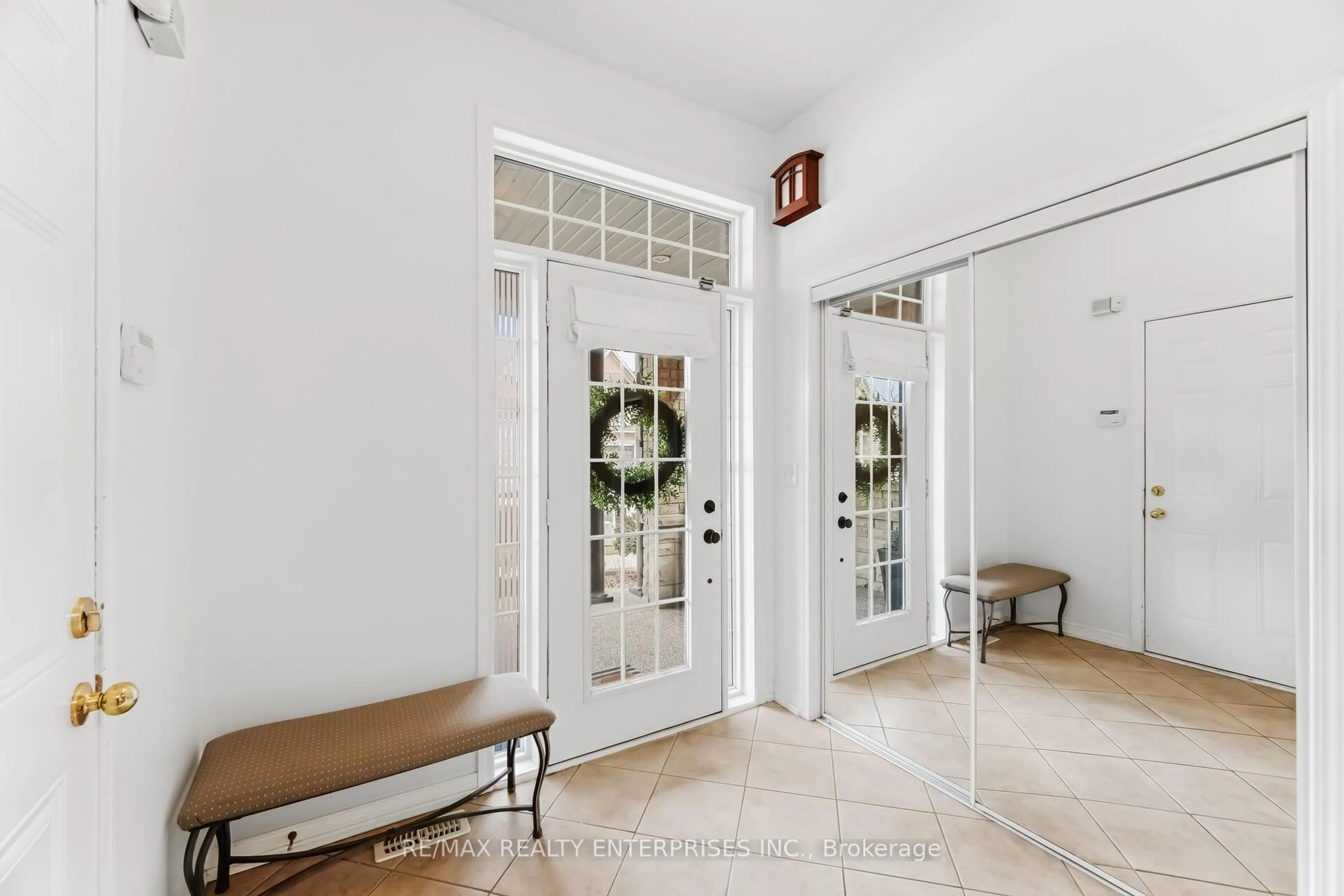 Indoor entryway for 3356 Hiscott Ave, Burlington Ontario L7M 0N5