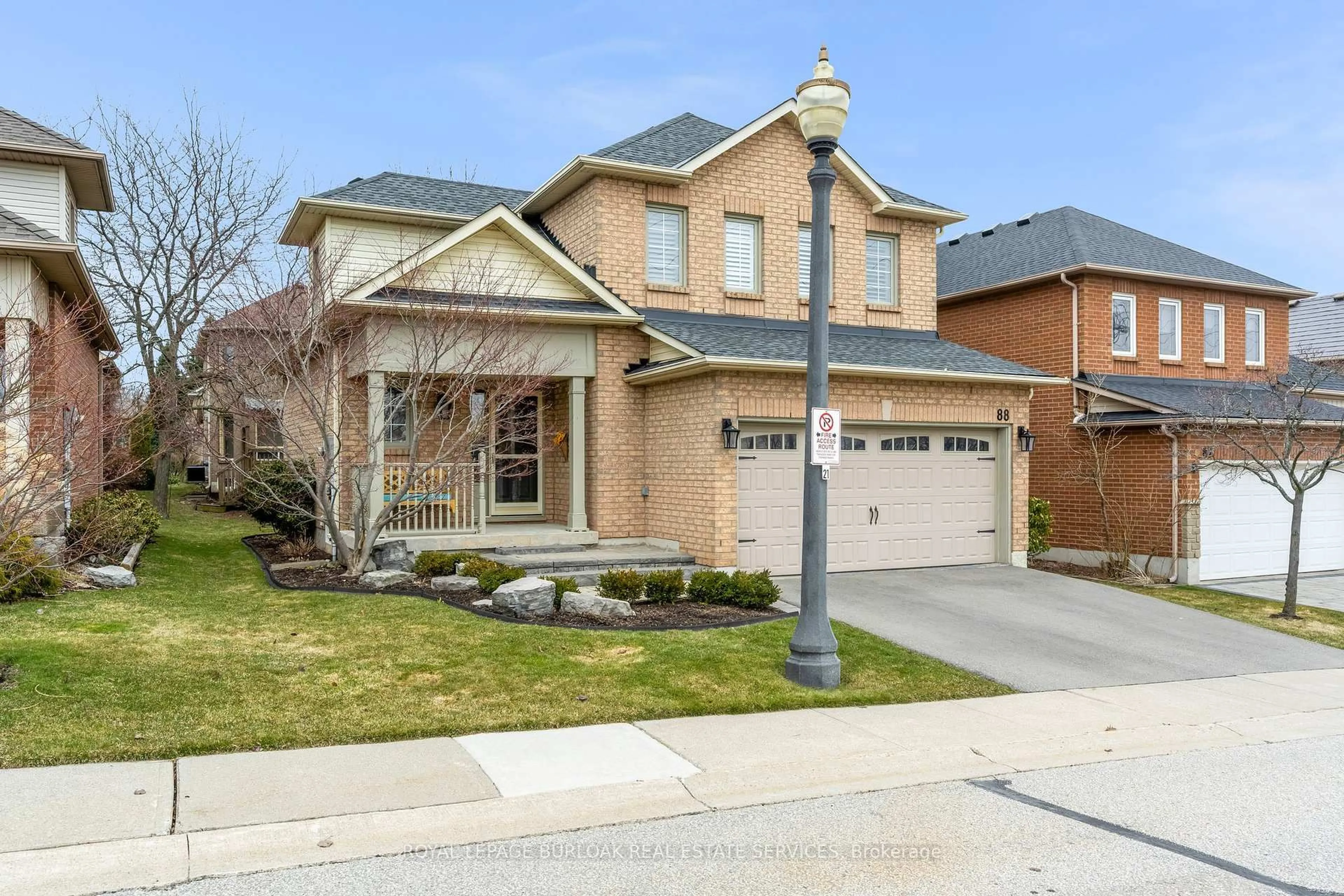 Home with brick exterior material, street for 1150 Skyview Dr #88, Burlington Ontario L7P 4X5