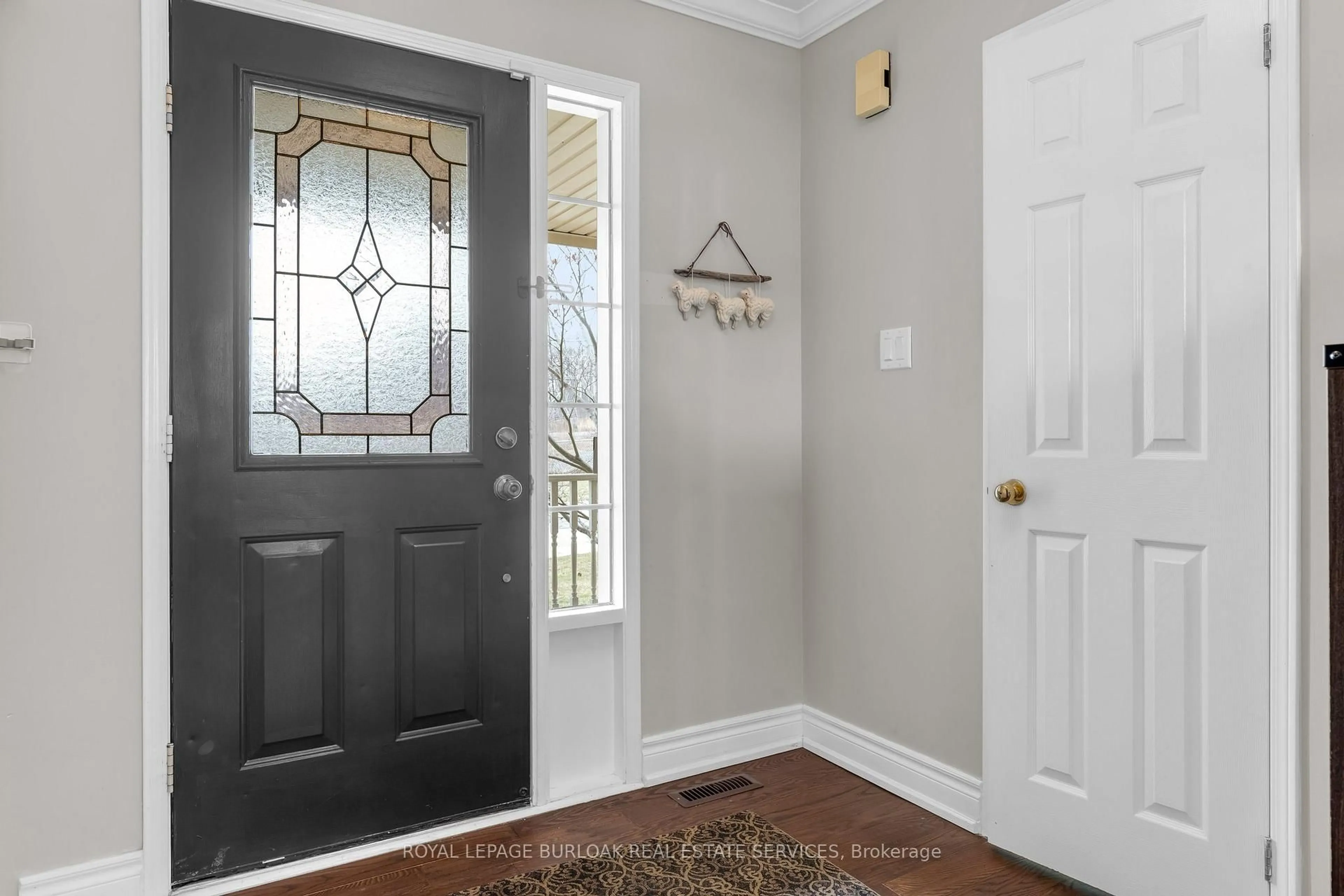 Indoor entryway for 1150 Skyview Dr #88, Burlington Ontario L7P 4X5