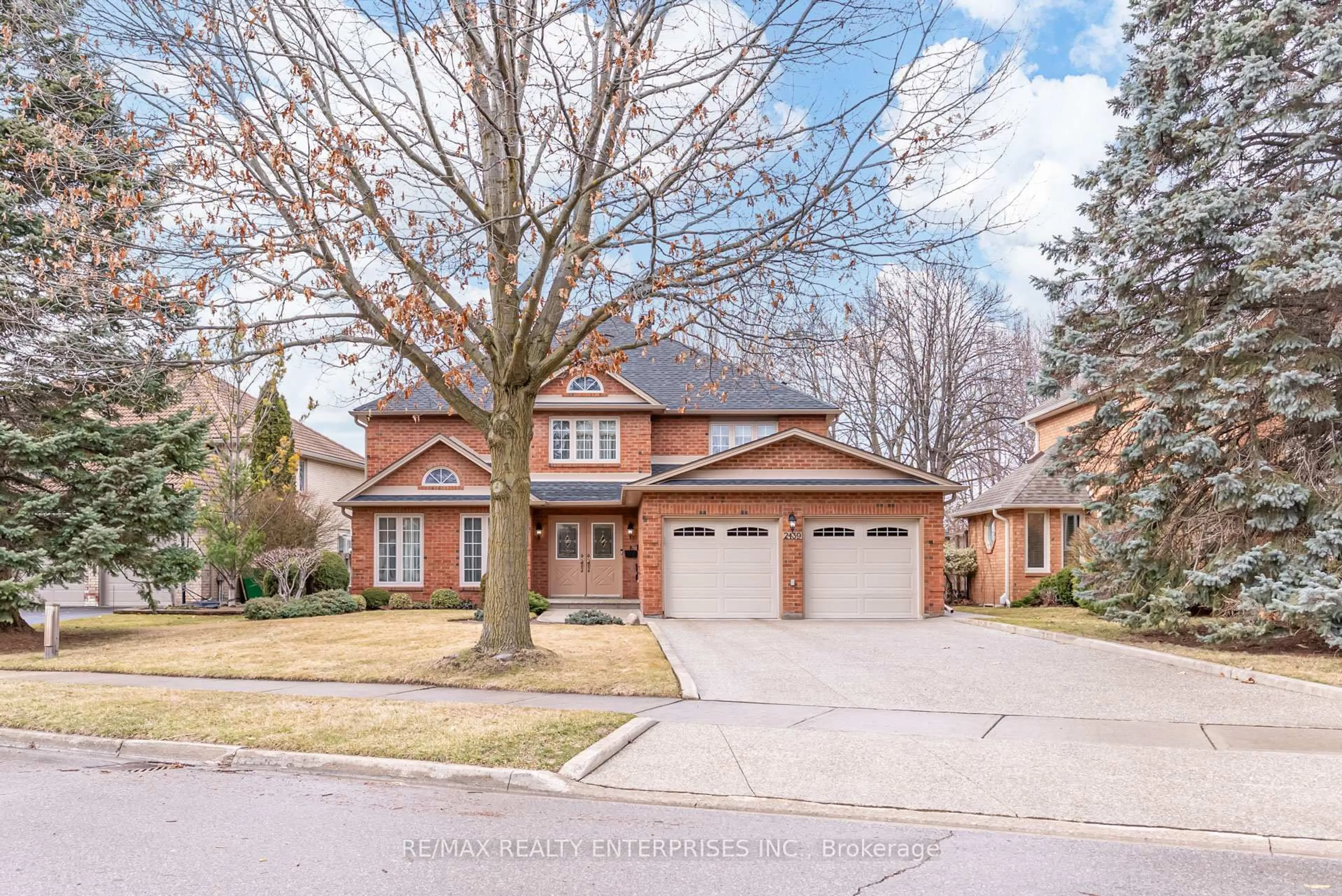 Home with brick exterior material, street for 2439 Deer Run Ave, Oakville Ontario L6J 6L1