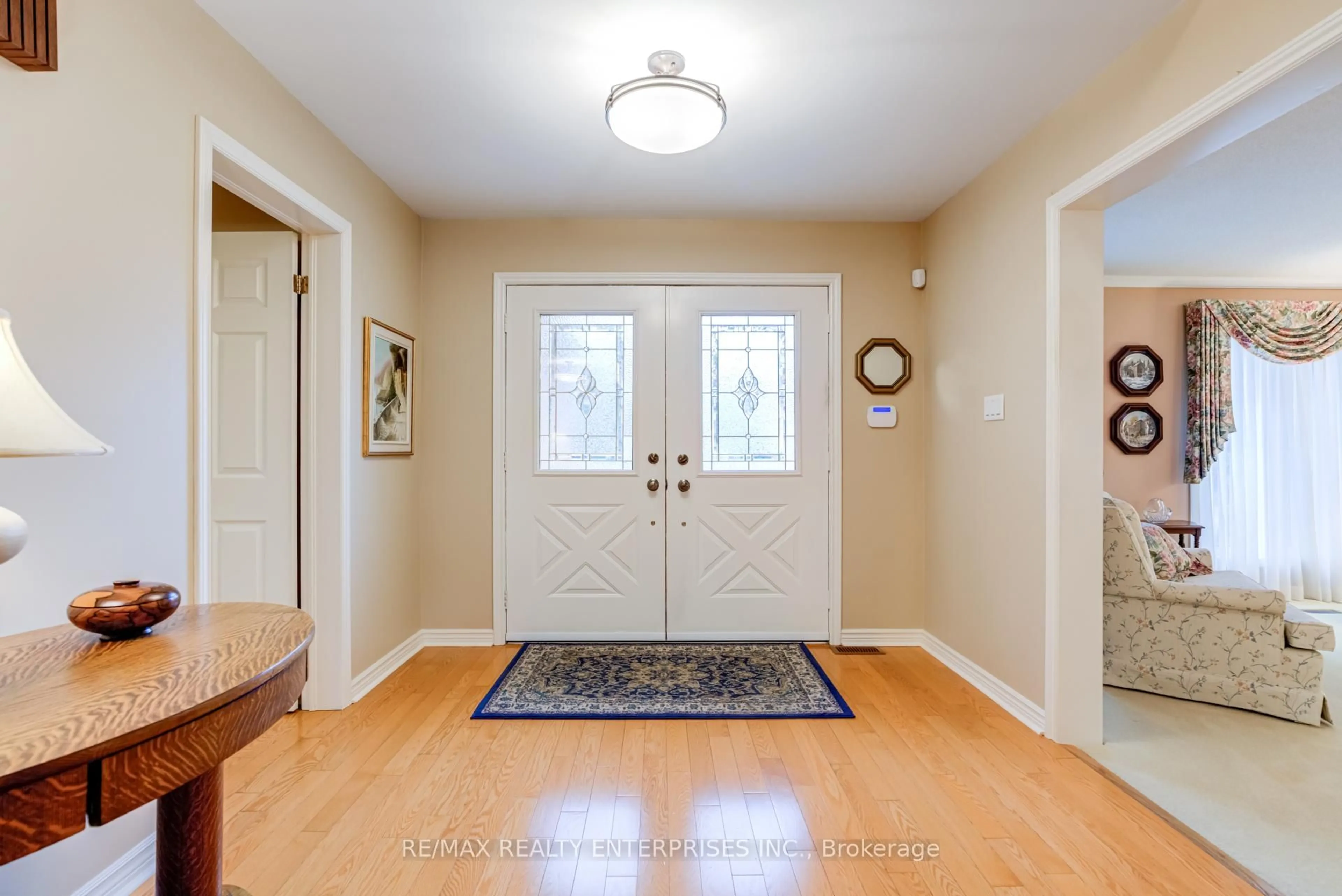 Indoor entryway for 2439 Deer Run Ave, Oakville Ontario L6J 6L1