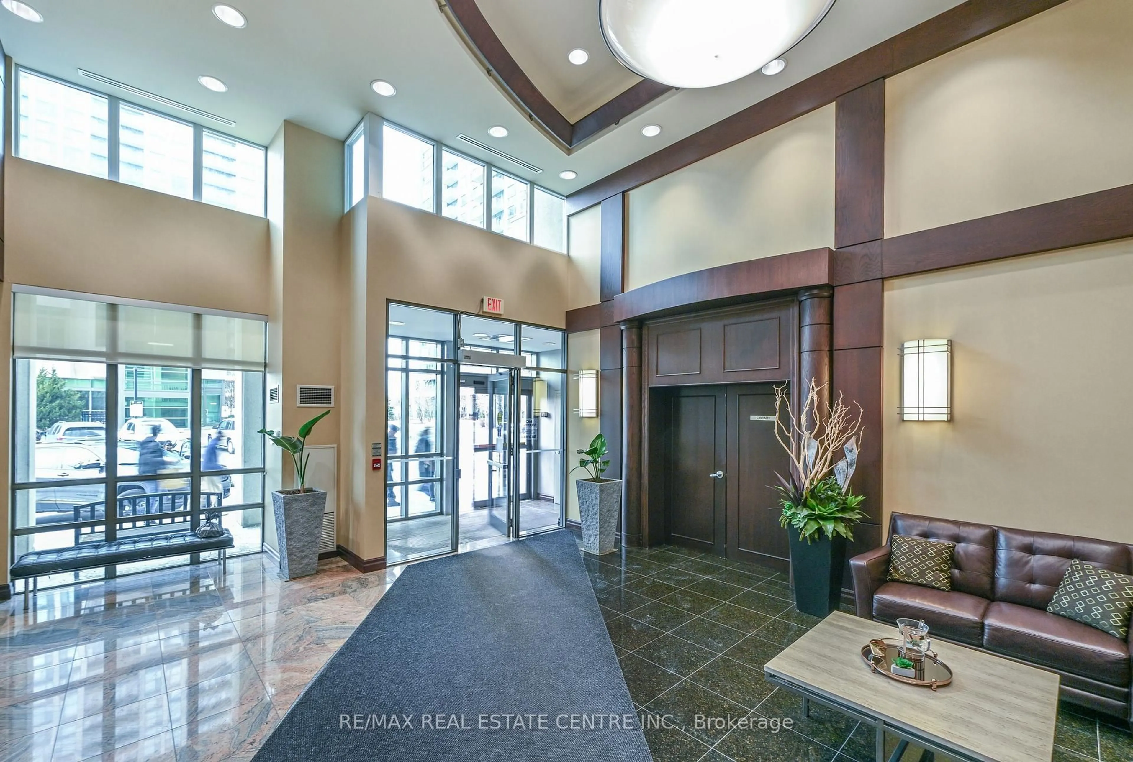 Indoor foyer for 335 Rathburn Rd #1108, Mississauga Ontario L5B 0C8