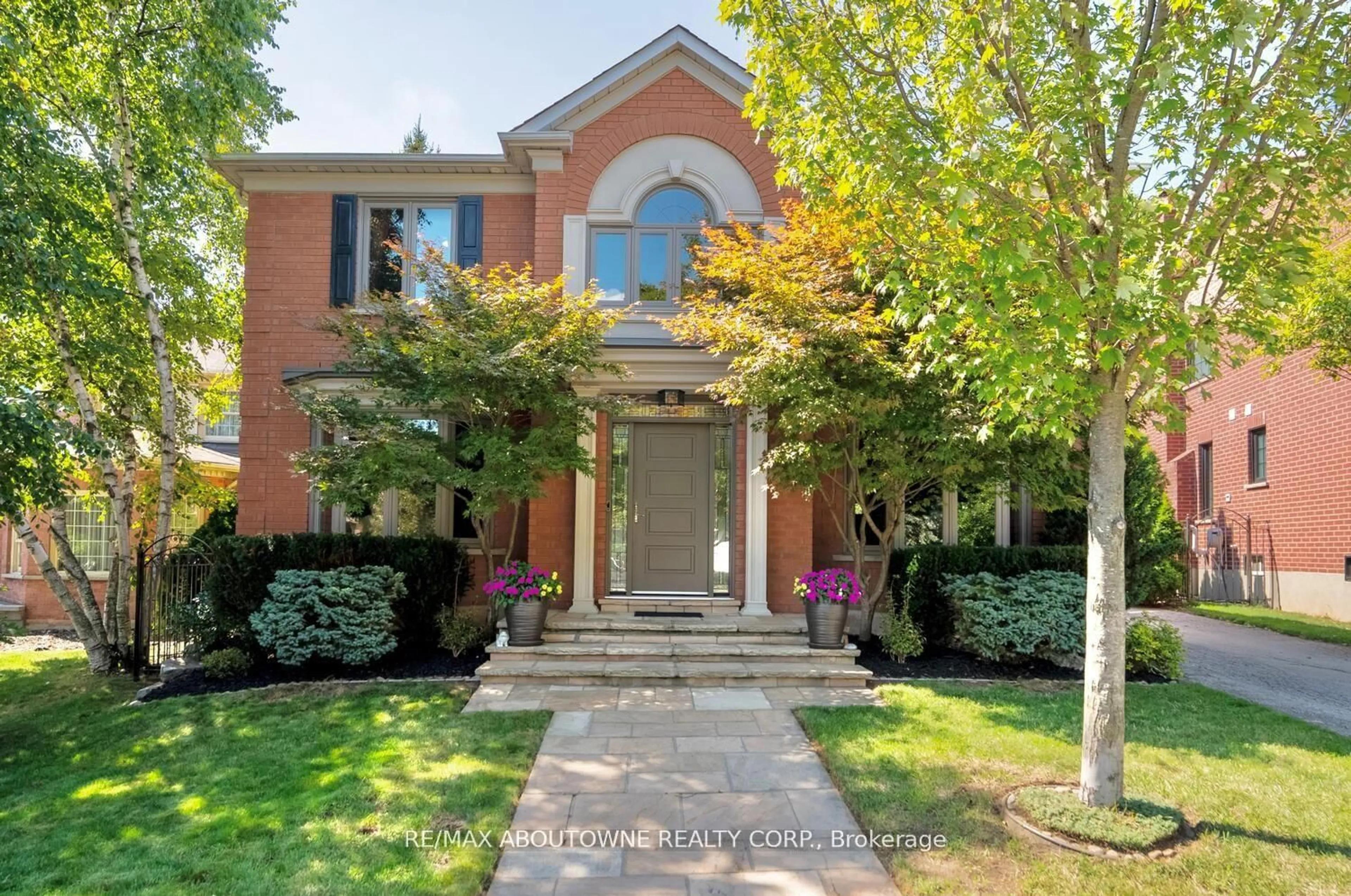 Home with brick exterior material, street for 11 Morrison Creek Cres, Oakville Ontario L6H 4C3