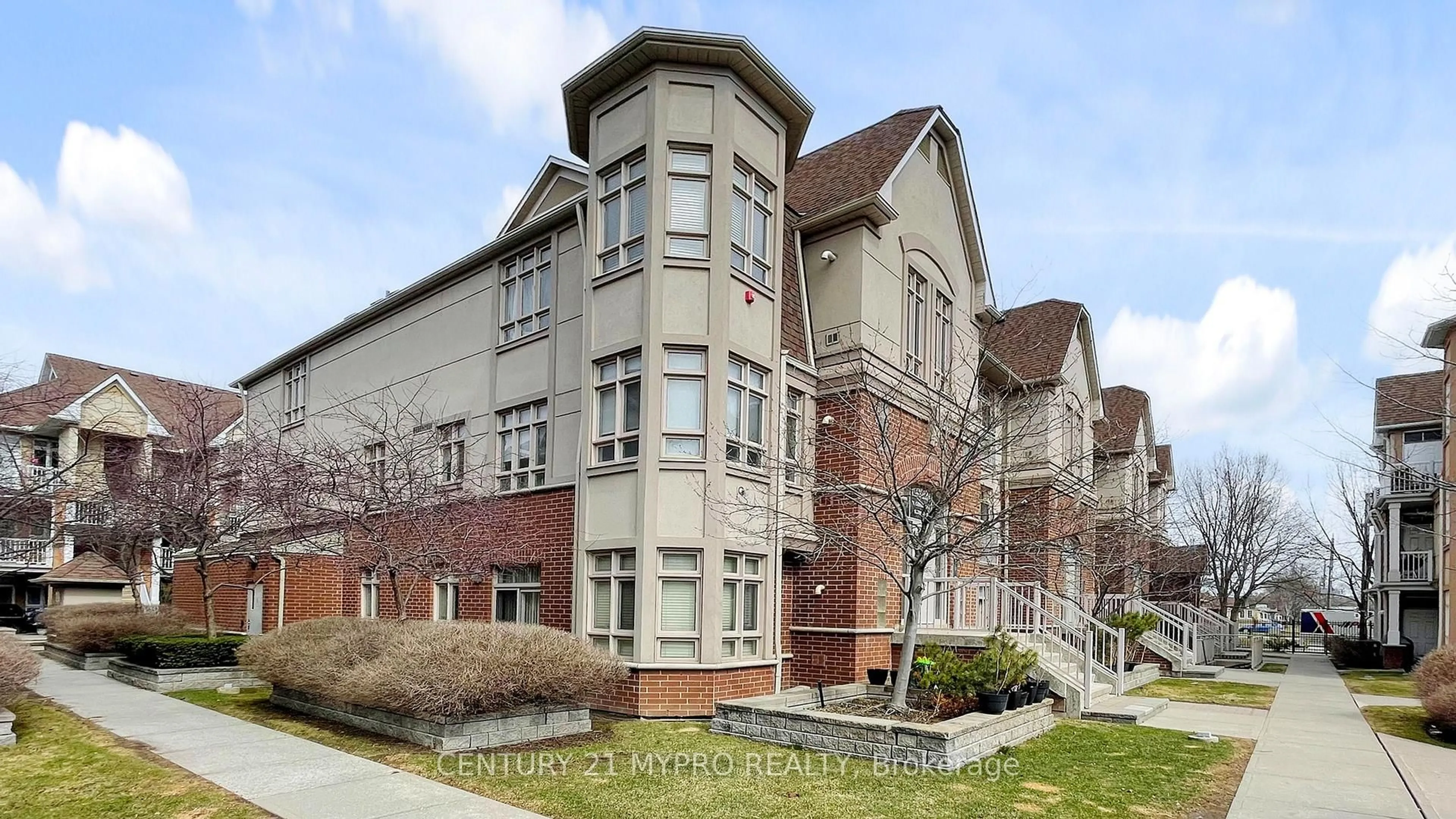 Home with brick exterior material, building for 38 Gibson Ave #11, Toronto Ontario M9N 0A5