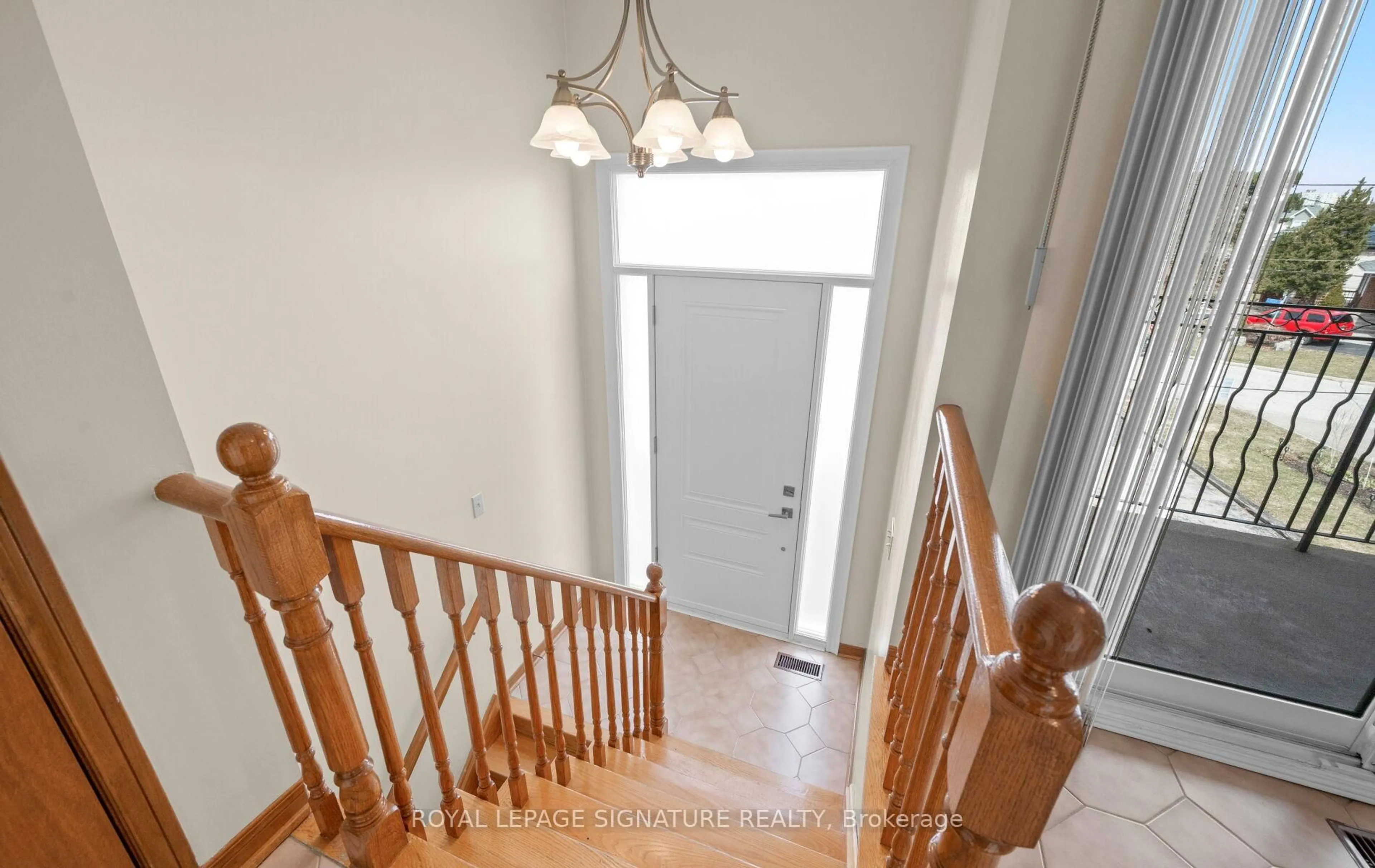 Indoor entryway for 5 Acacia Ave, Toronto Ontario M9M 1H6