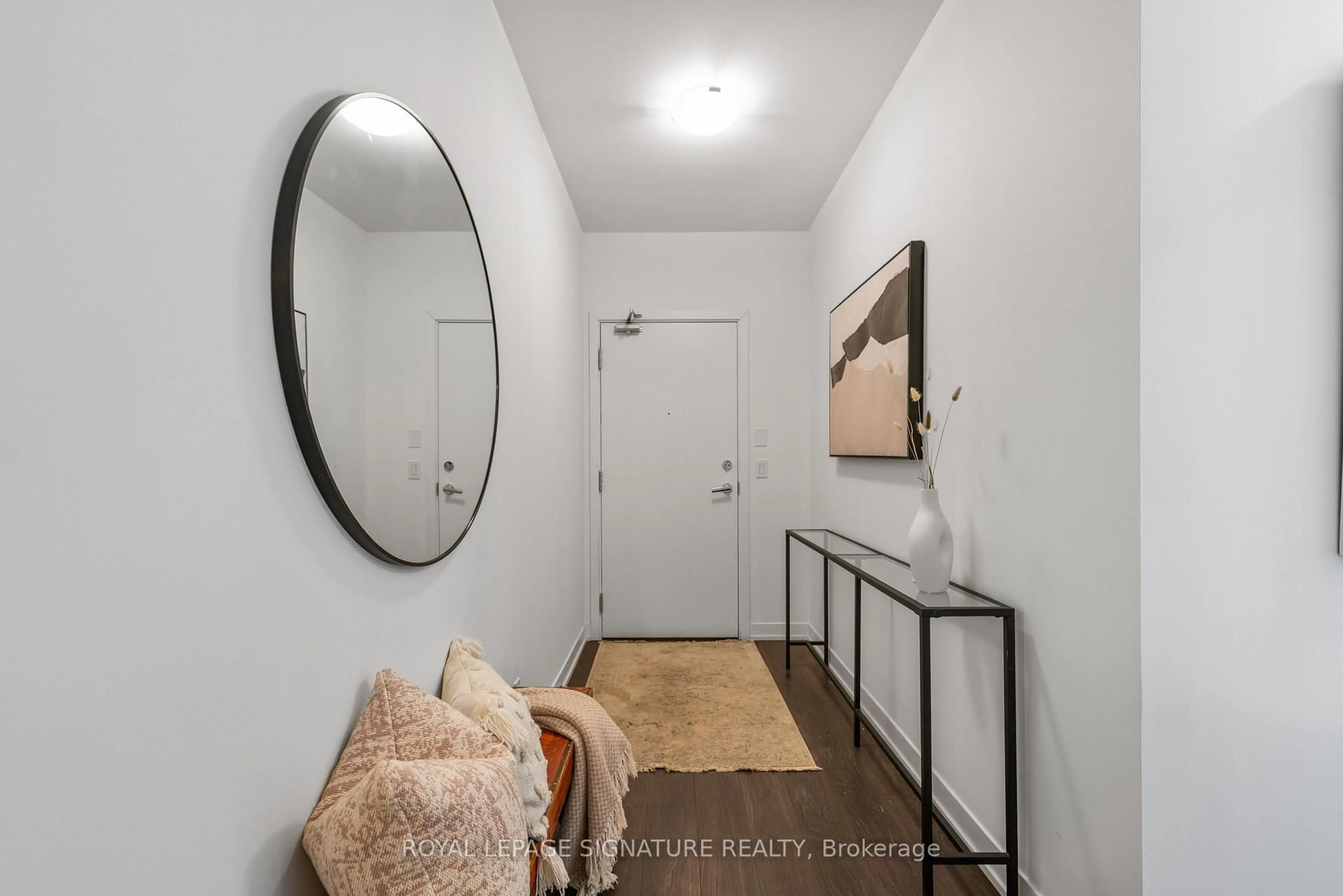 Indoor entryway for 1830 Bloor St #1201, Toronto Ontario M6P 0A2