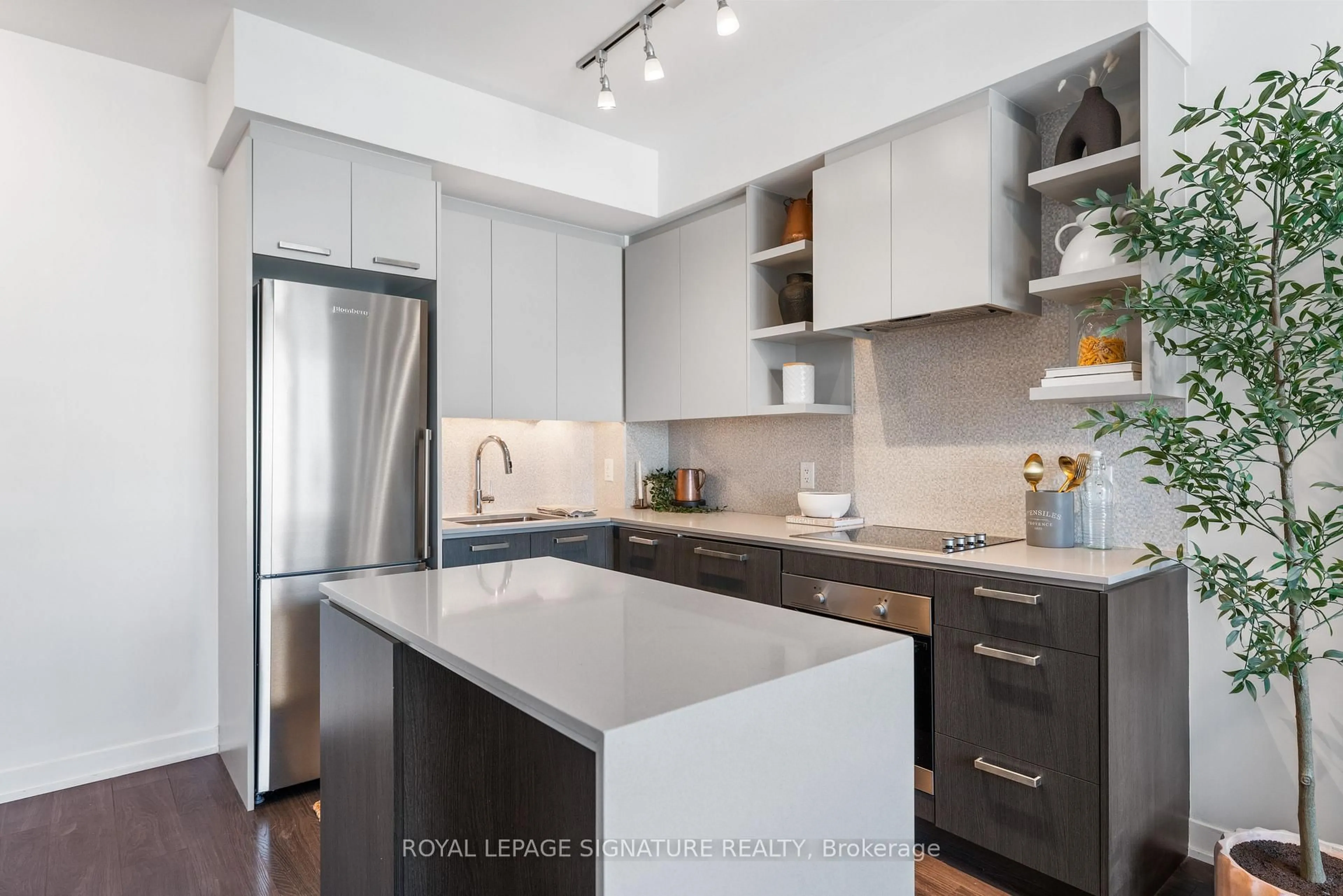 Contemporary kitchen, unknown for 1830 Bloor St #1201, Toronto Ontario M6P 0A2