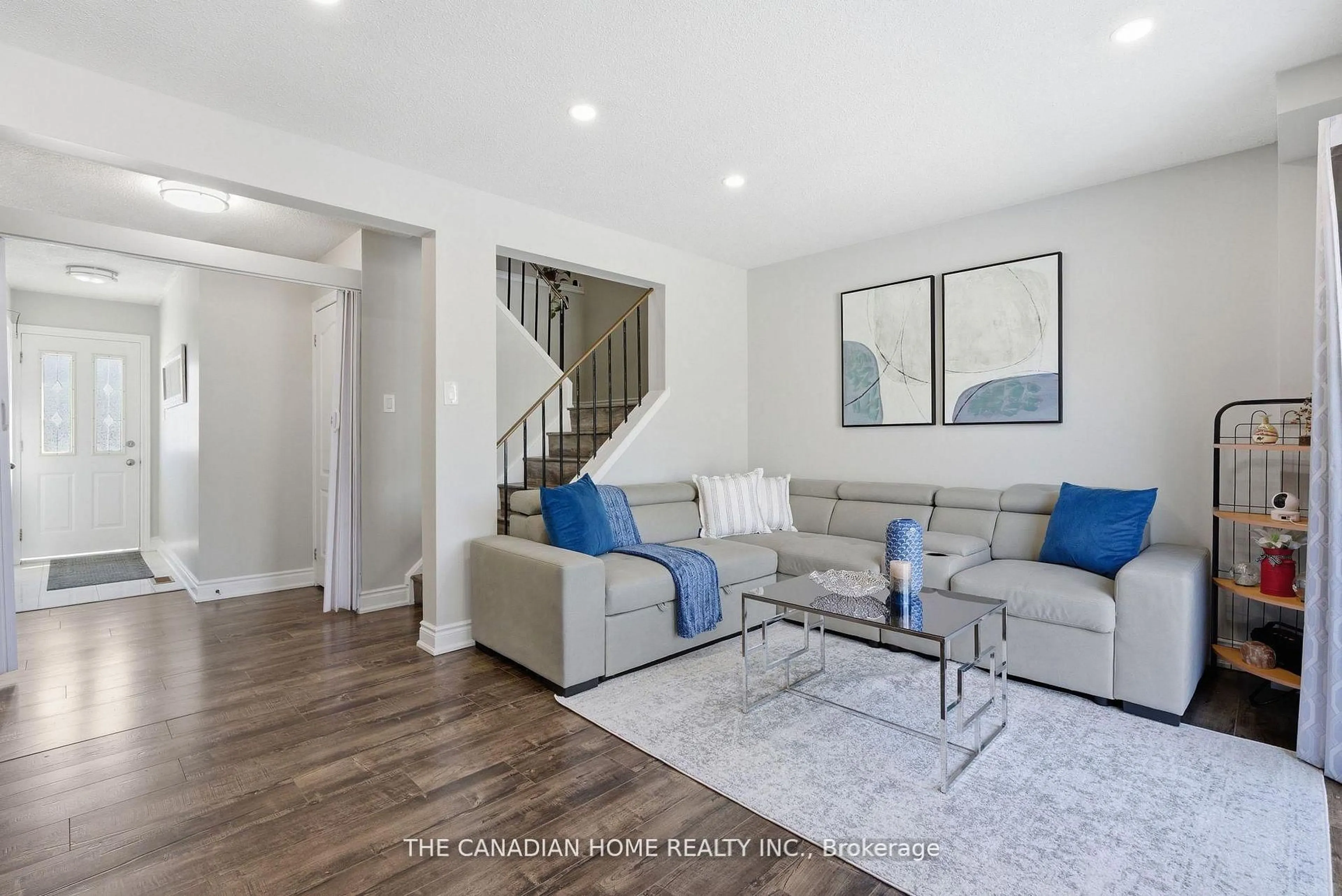 Living room with furniture, unknown for 22 Hindquarter Crt, Brampton Ontario L6S 2C3