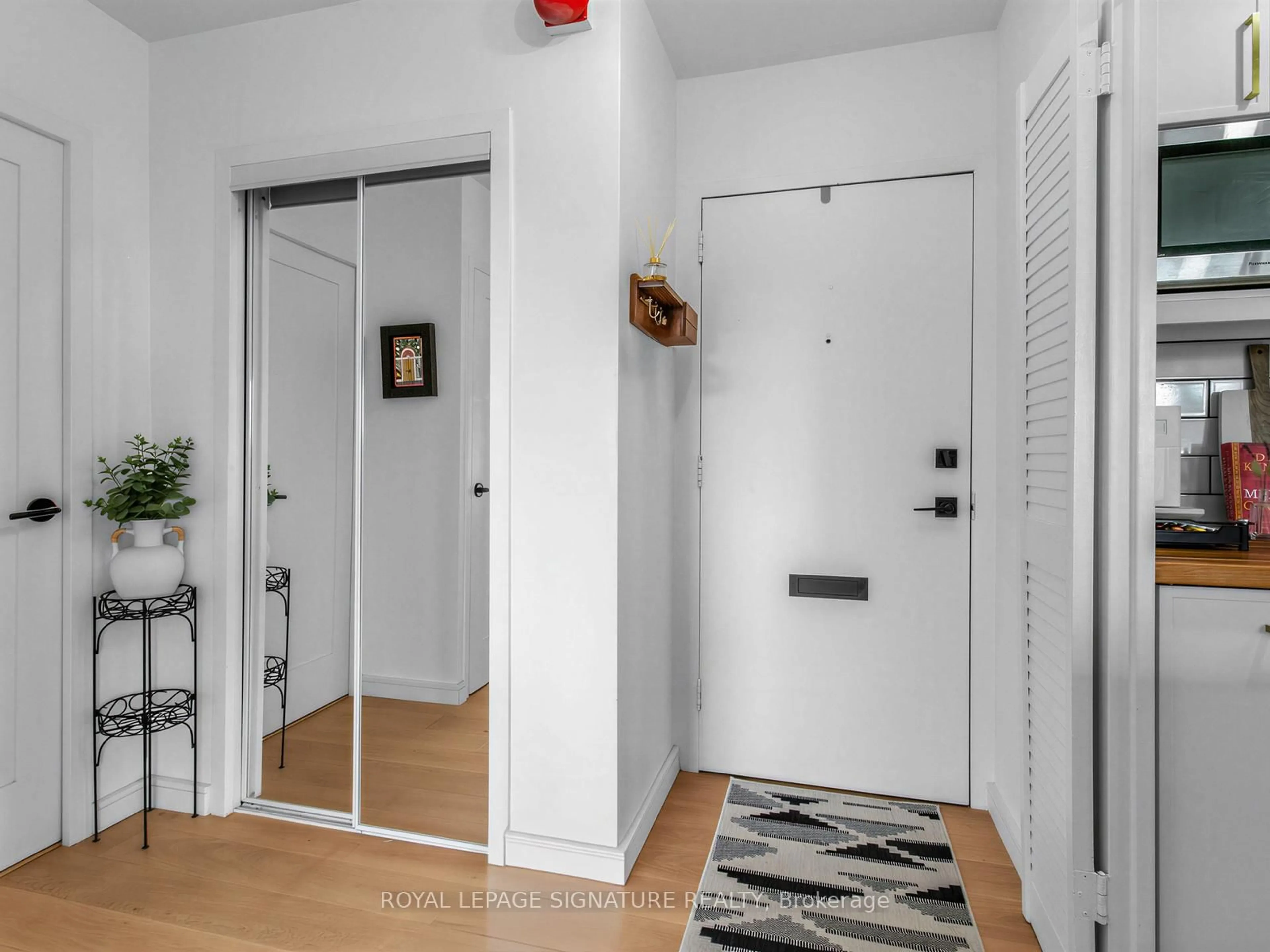 Indoor entryway for 41 Lake Shore Dr #501, Toronto Ontario M8V 1Z3