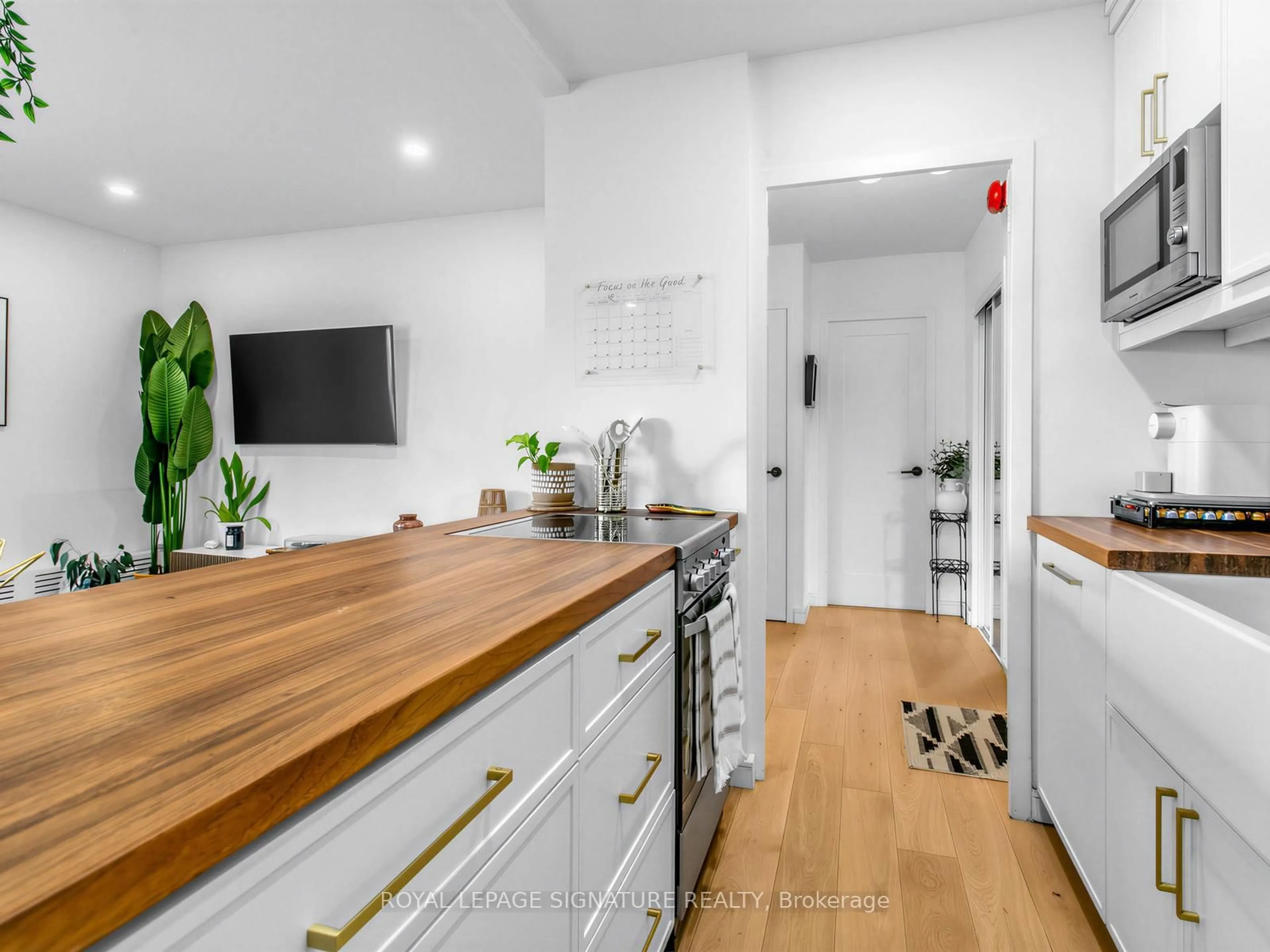 Open concept kitchen, unknown for 41 Lake Shore Dr #501, Toronto Ontario M8V 1Z3