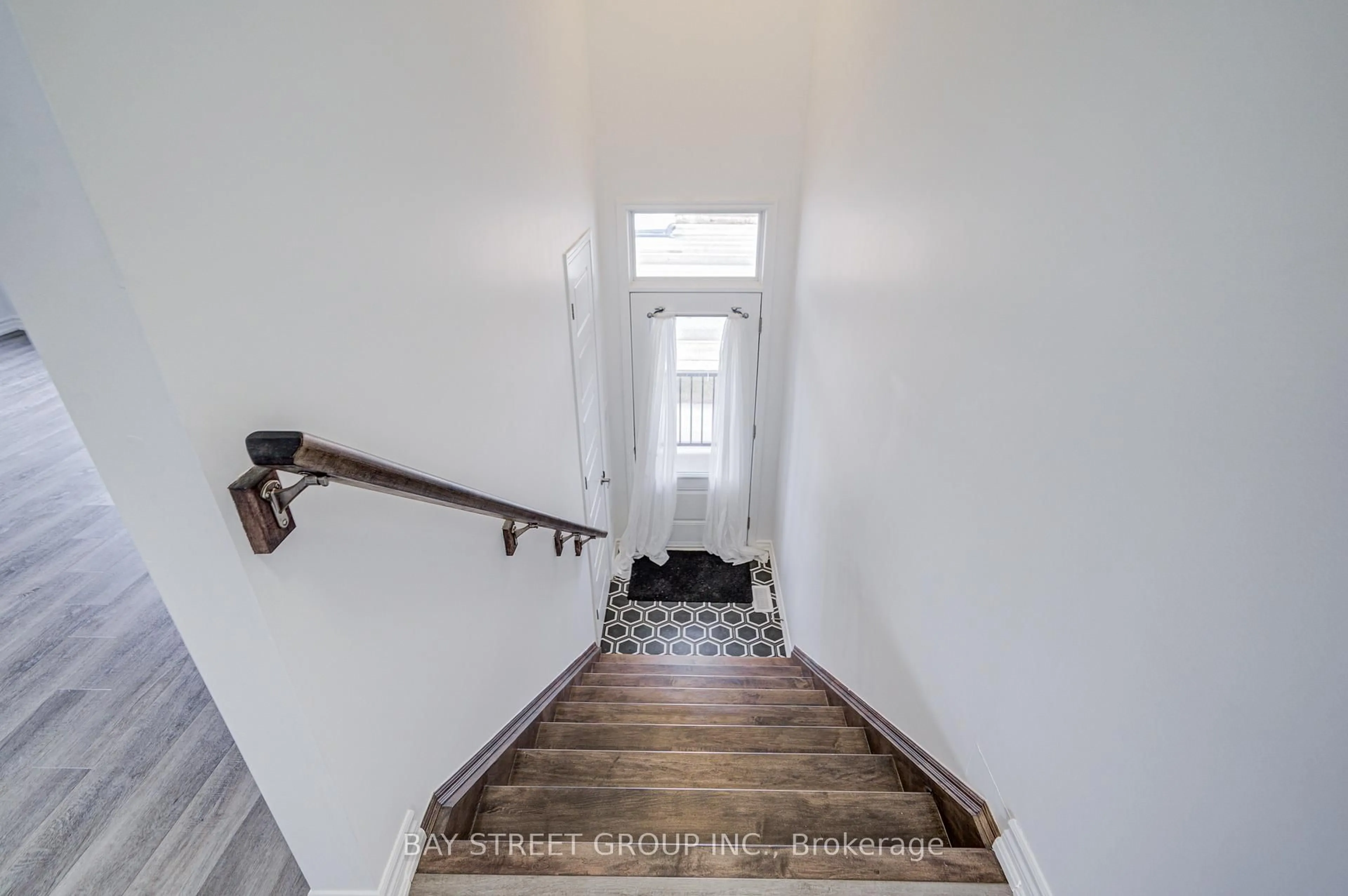 Stairs for 980 Logan Dr #29, Milton Ontario L9E 1T1