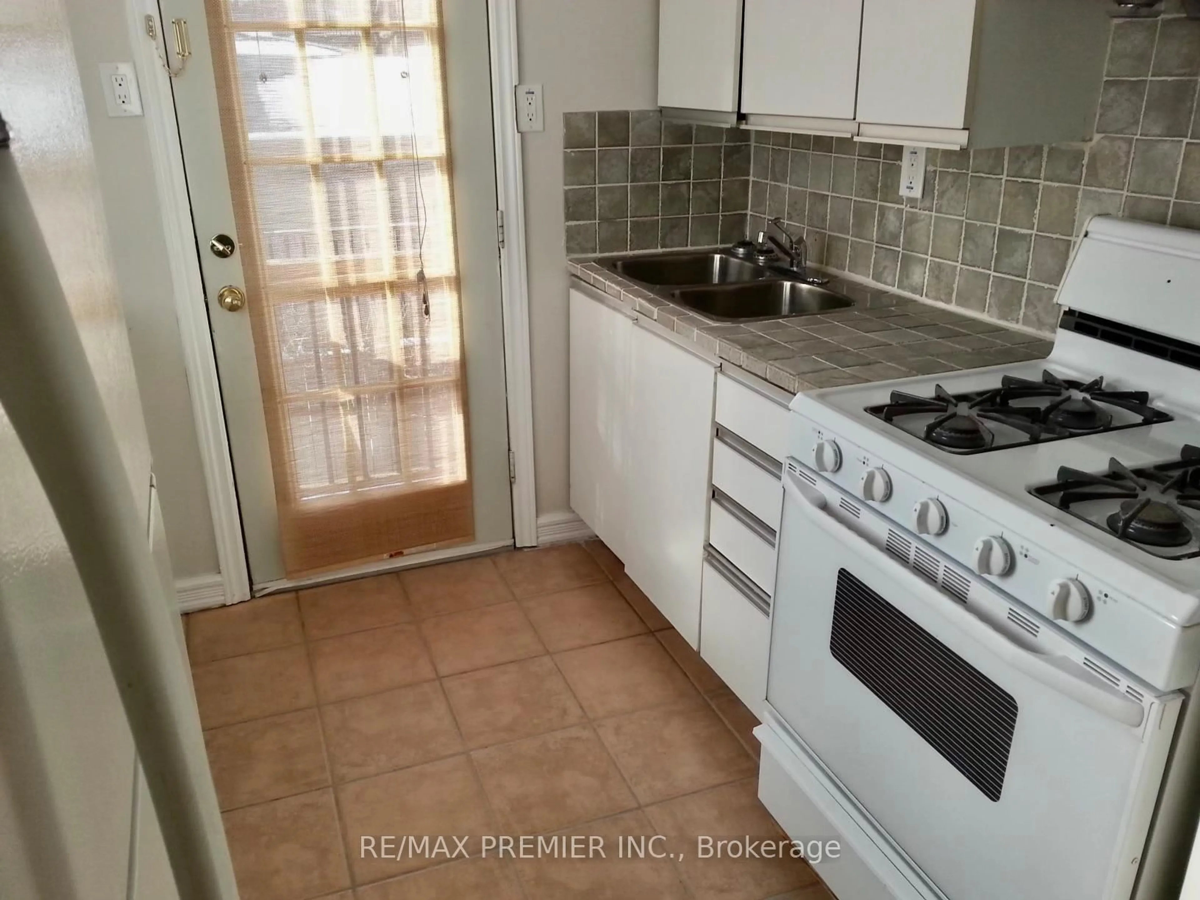 Standard kitchen, ceramic/tile floor for 34 Mc Farland Ave, Toronto Ontario M6H 3N1