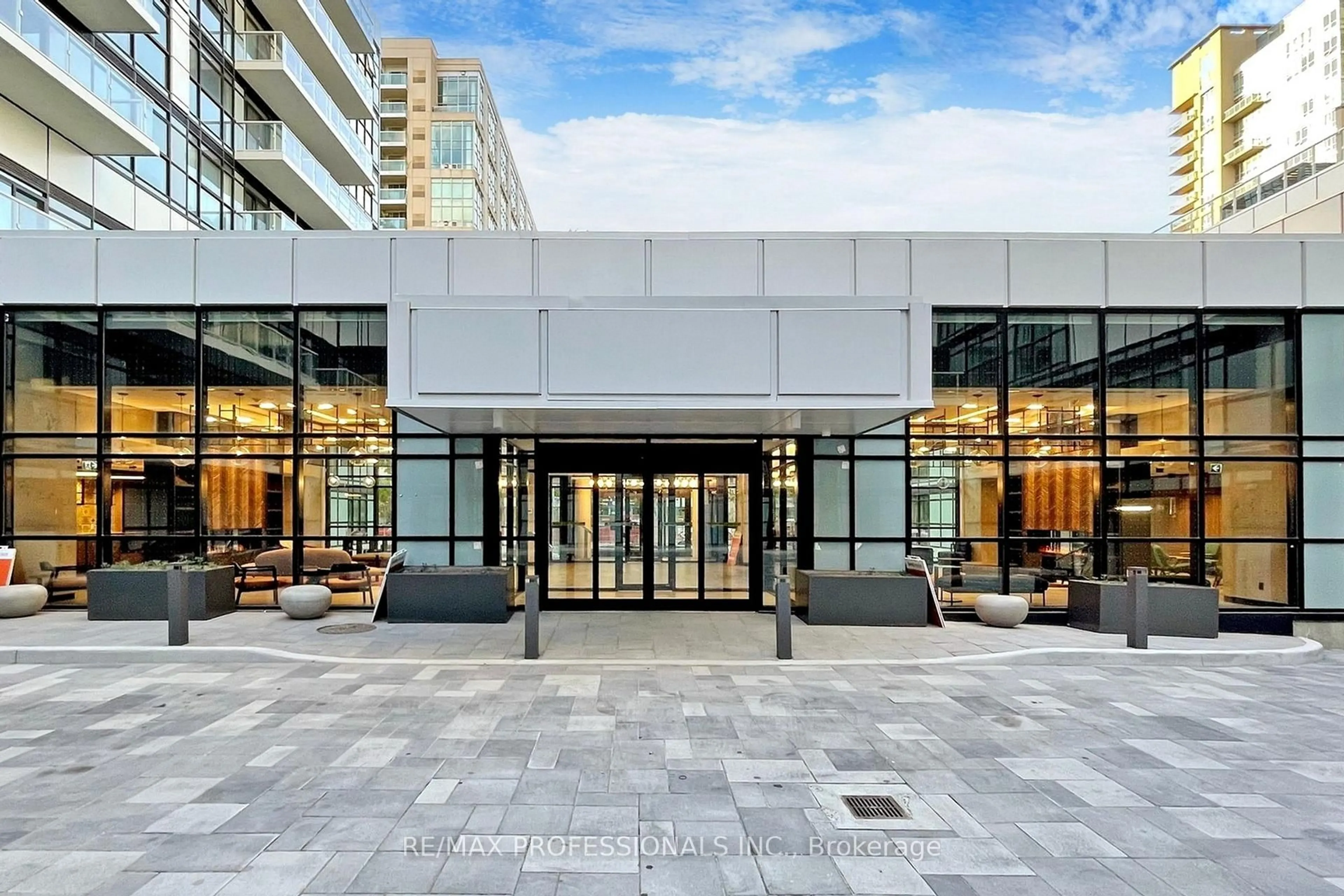 Unknown for 251 Manitoba St #504, Toronto Ontario M8Y 0C7