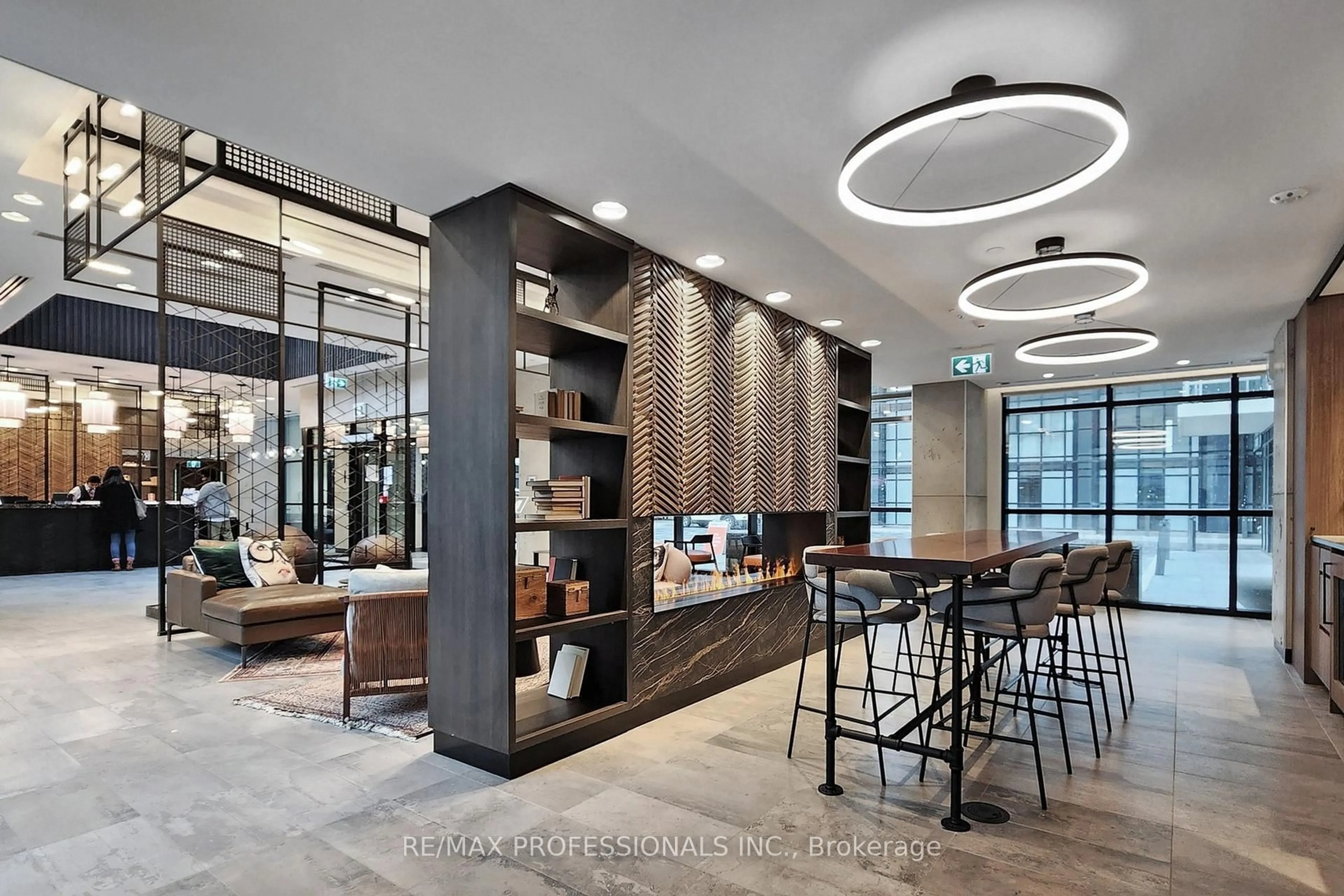 Unknown for 251 Manitoba St #504, Toronto Ontario M8Y 0C7