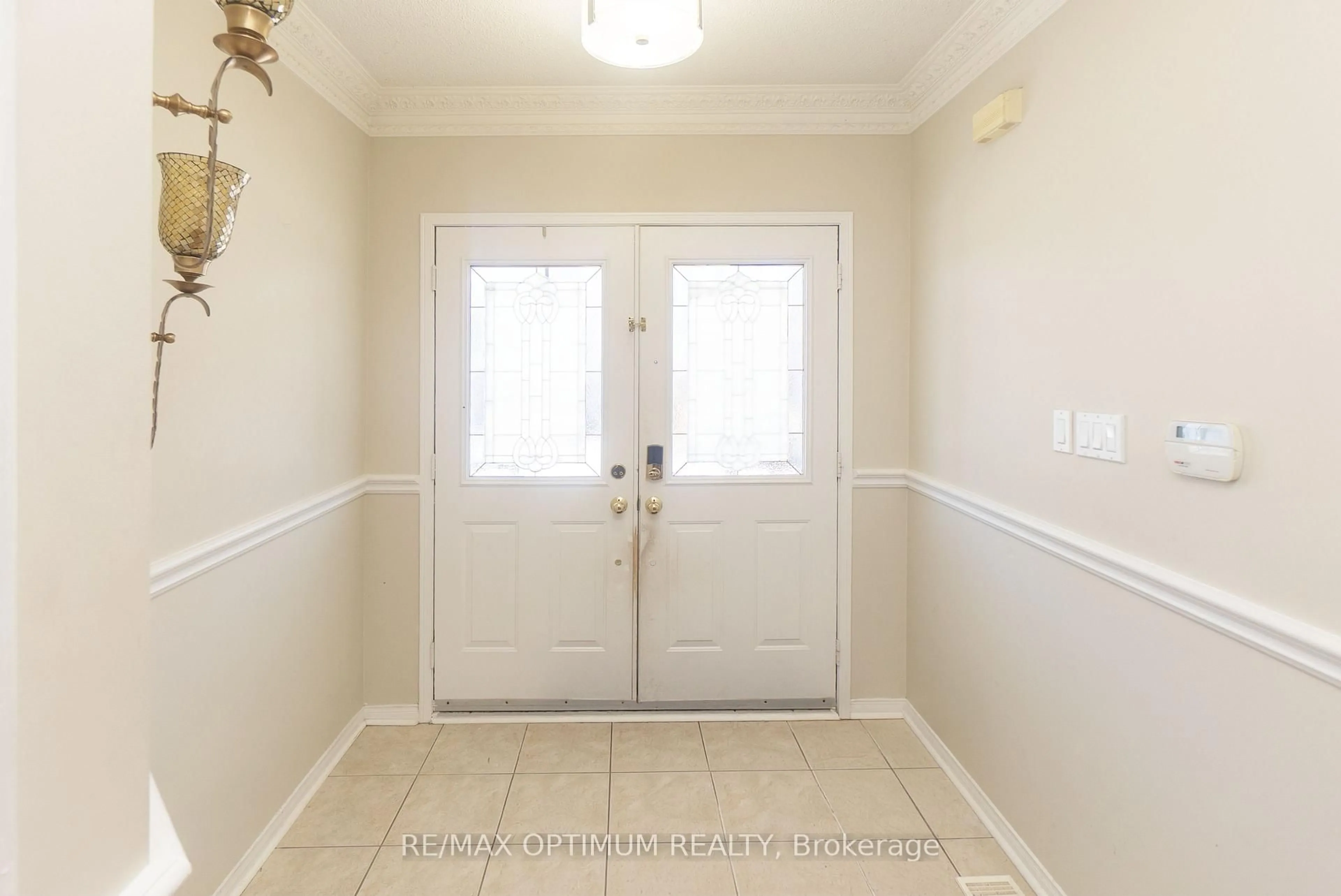 Indoor entryway for 12 Humbolt Cres, Brampton Ontario L7A 3G7