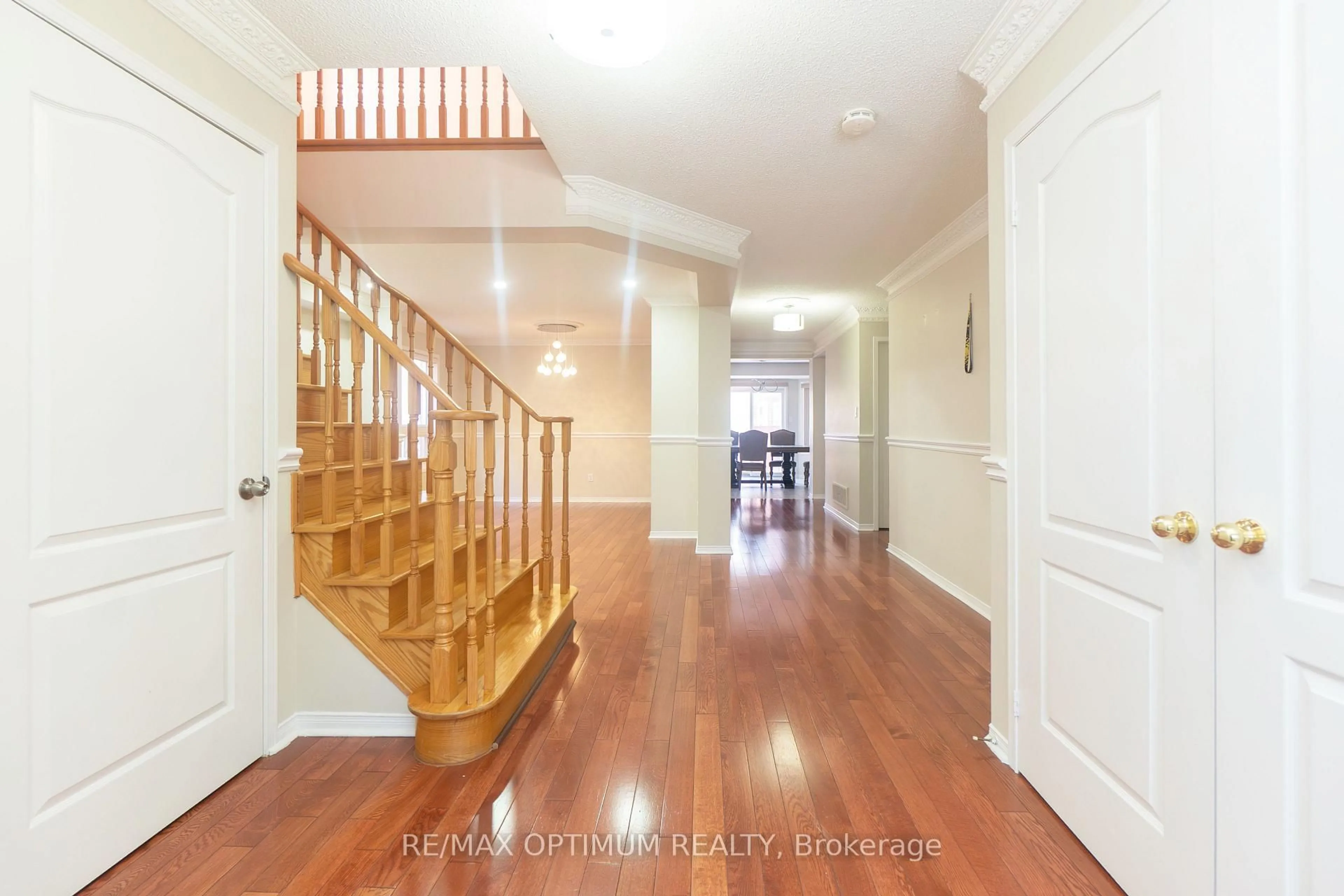 Indoor entryway for 12 Humbolt Cres, Brampton Ontario L7A 3G7